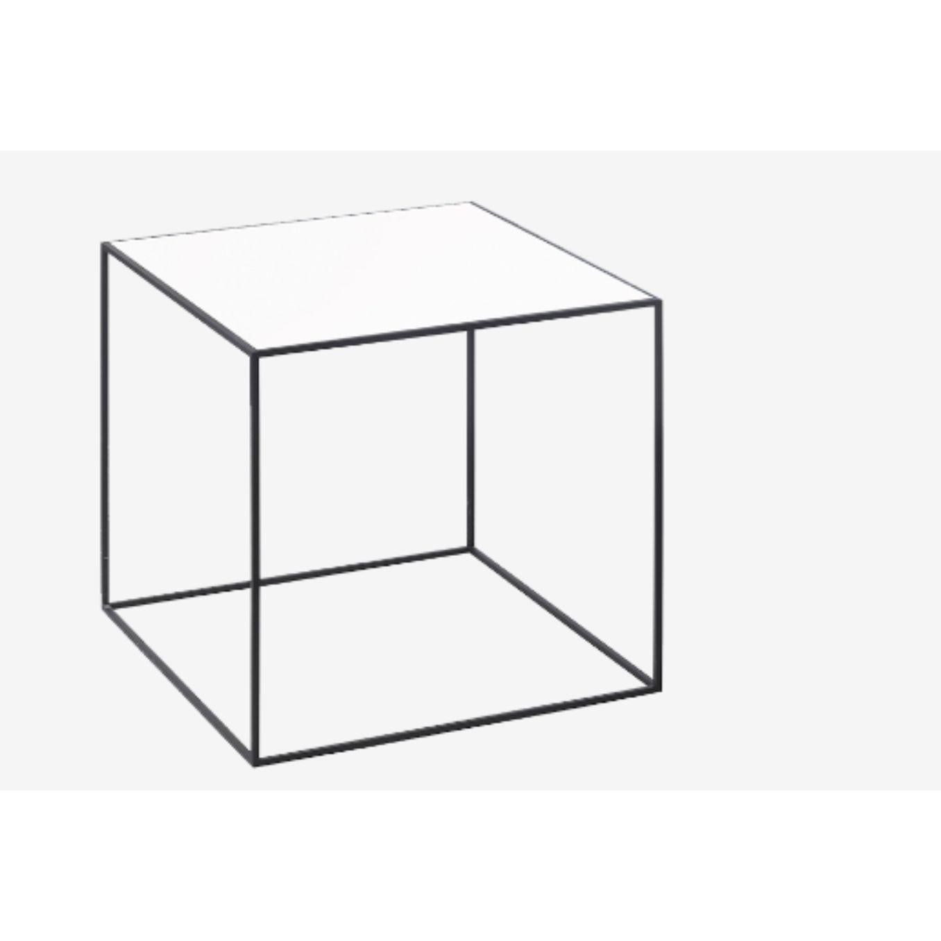 35 Plateau de table double en chêne blanc de Lassen
Dimensions : L 35 x P 35 x H 0,5 cm 
Matériaux : Finér, Mélamine, Mélamine, Métal, Placage, Chêne
Disponible également en différentes couleurs et dimensions.

D'une simplicité simple et faisant