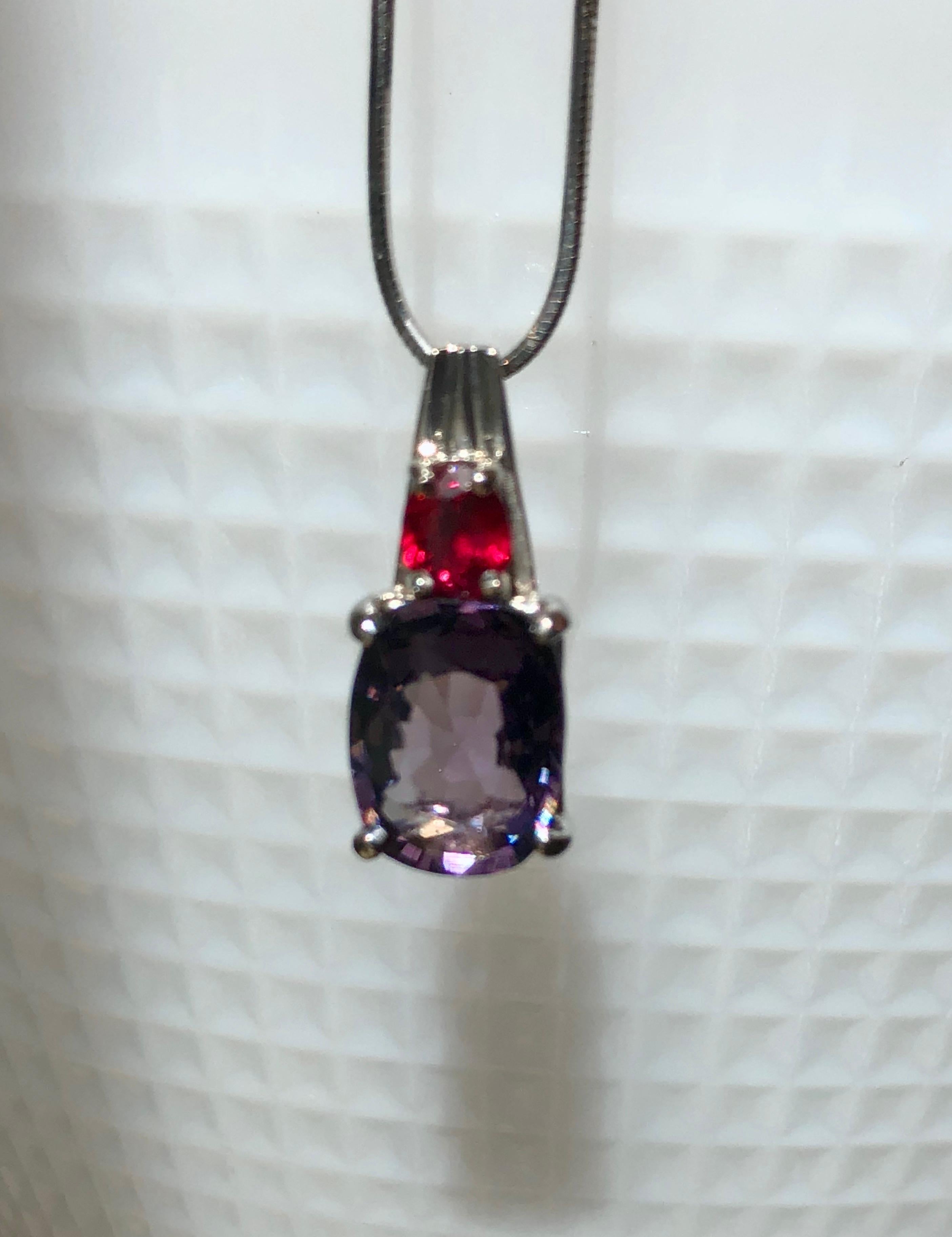 3.50 Carat Burmese Purple and Red Spinel Pendant Necklace Platinum 18 Karat For Sale 2