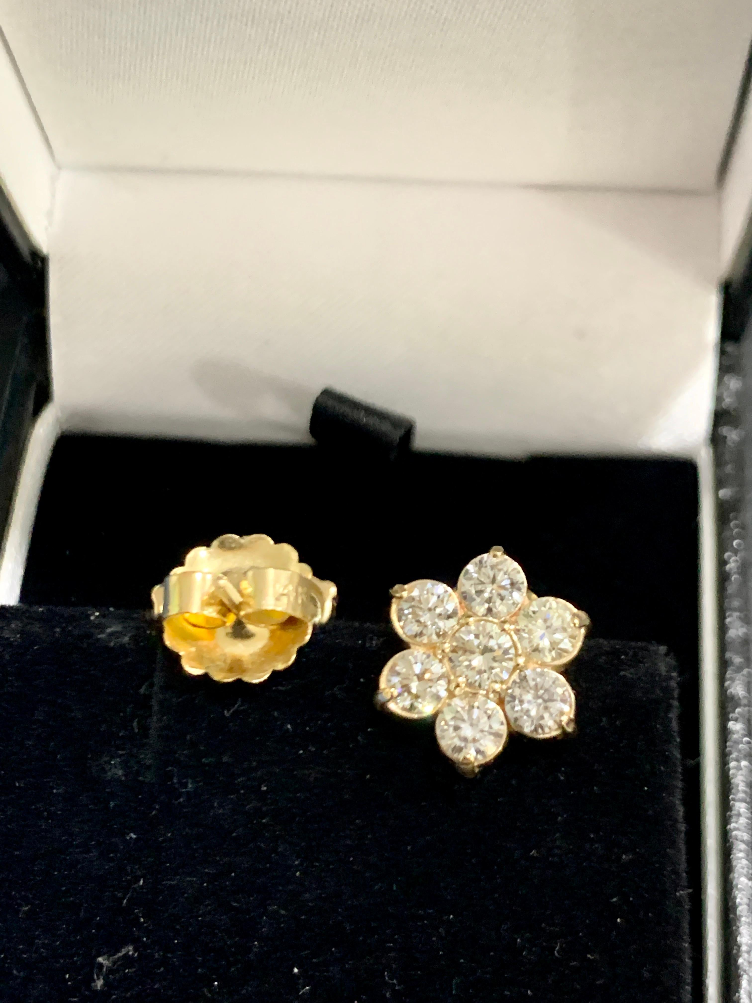 3,50 Karat 7 Diamant Floral Cluster-Blumen-Ohrstecker aus 14 Karat Gelbgold im Zustand „Neu“ in New York, NY
