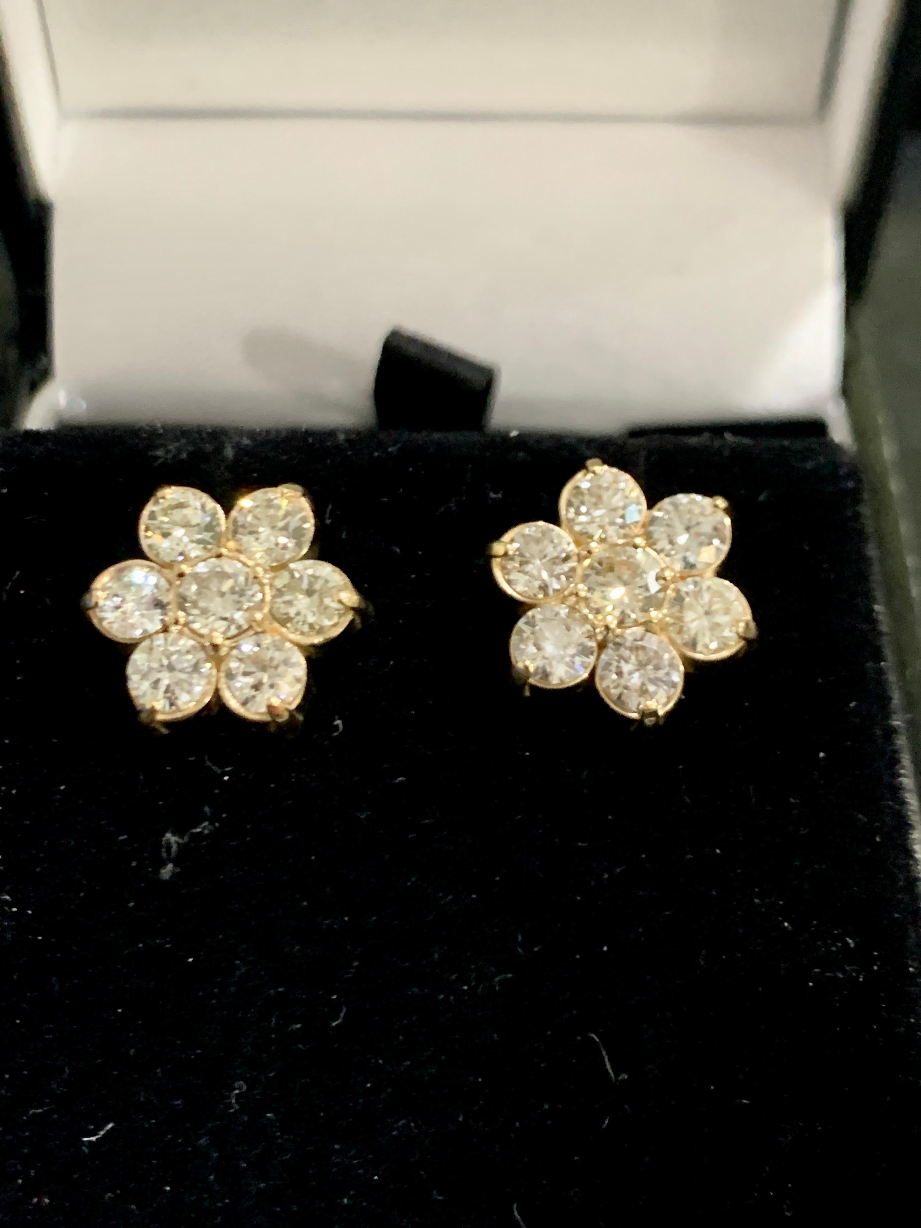 3,50 Karat 7 Diamant Floral Cluster-Blumen-Ohrstecker aus 14 Karat Gelbgold 1