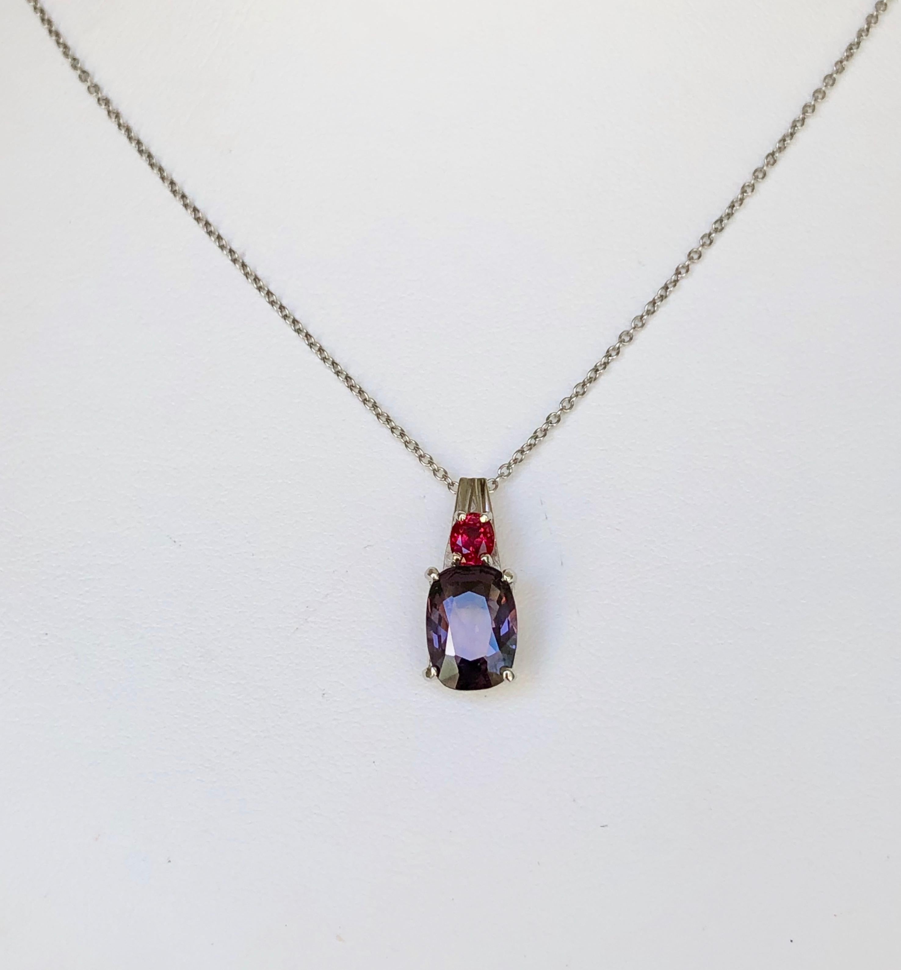 Collier pendentif en platine 18 carats avec spinelle birmane violette et rouge de 3,50 carats Pour femmes en vente