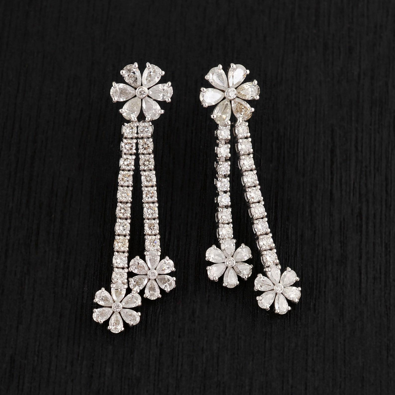Moderne Boucles d'oreilles en goutte en or 14 carats avec chaîne à fleurs et diamants de 3,50 carats en vente