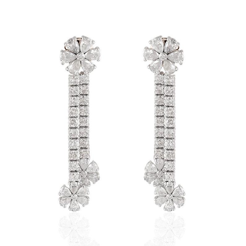 Taille mixte Boucles d'oreilles en goutte en or 14 carats avec chaîne à fleurs et diamants de 3,50 carats en vente