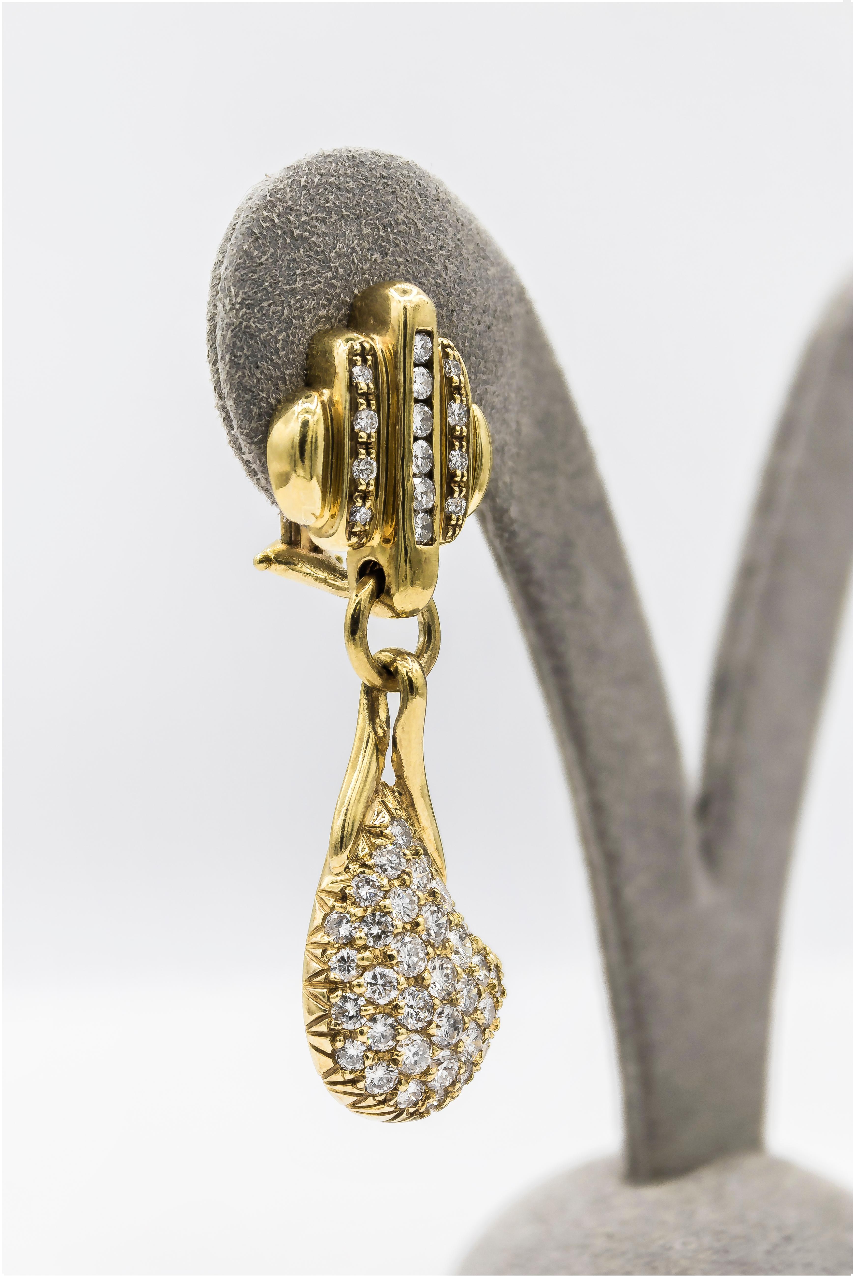 3.50 Carat Diamond and Yellow Gold Modern Drop Earrings In New Condition In New York, NY