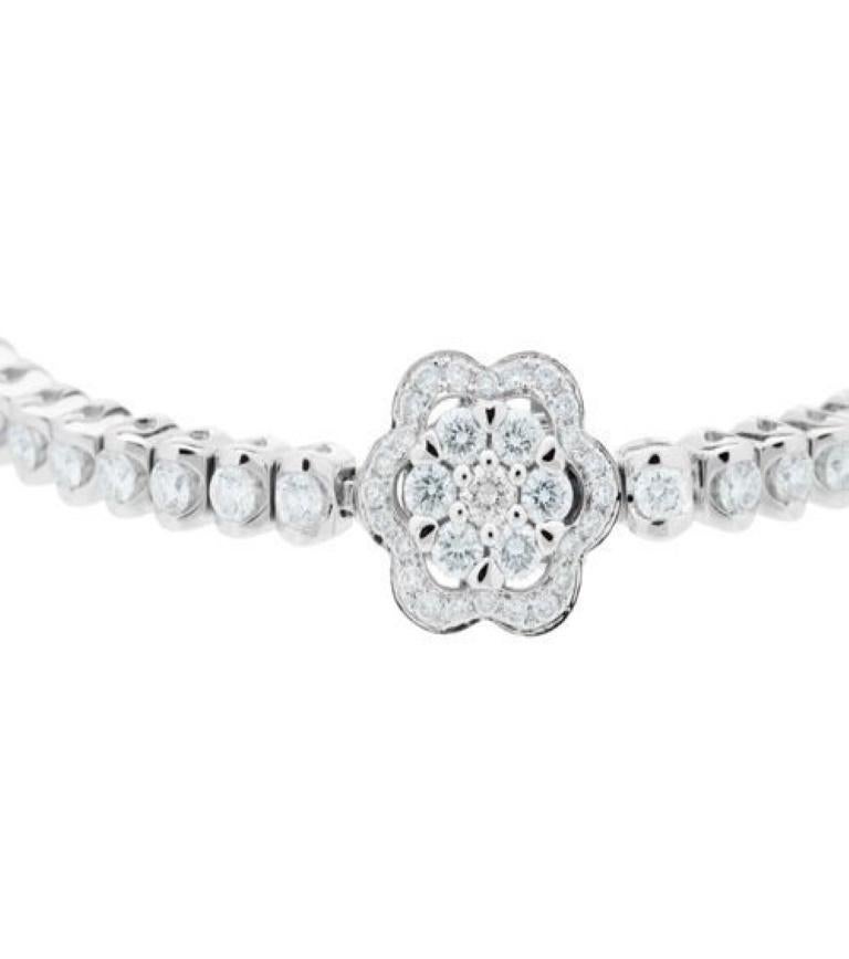 Flowers are lovely but Petals are divine! The Amoro Petals Diamond bracelet blooms in a bouquet of sparkle! Complete with Amoro's 