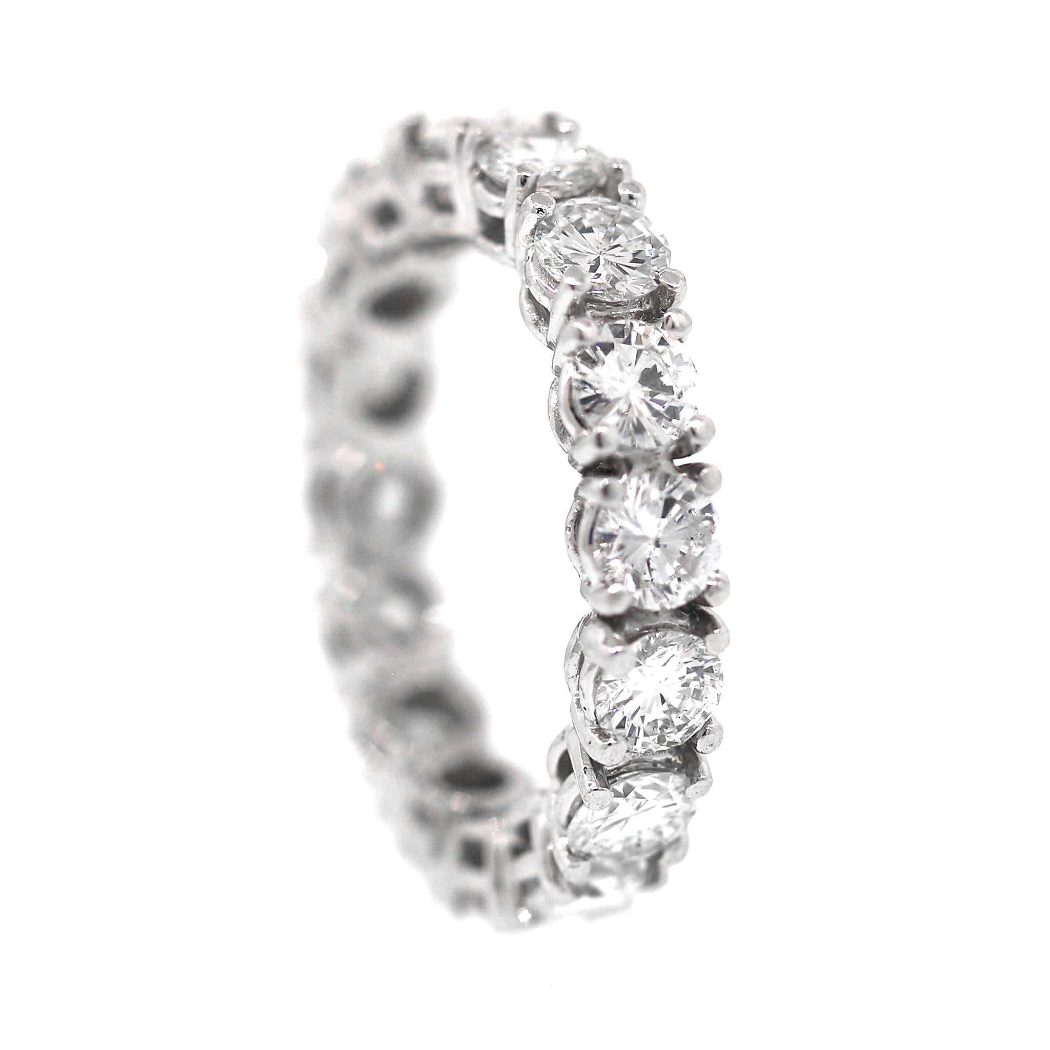 Round Cut 3.50 carat Diamond Eternity Ring For Sale