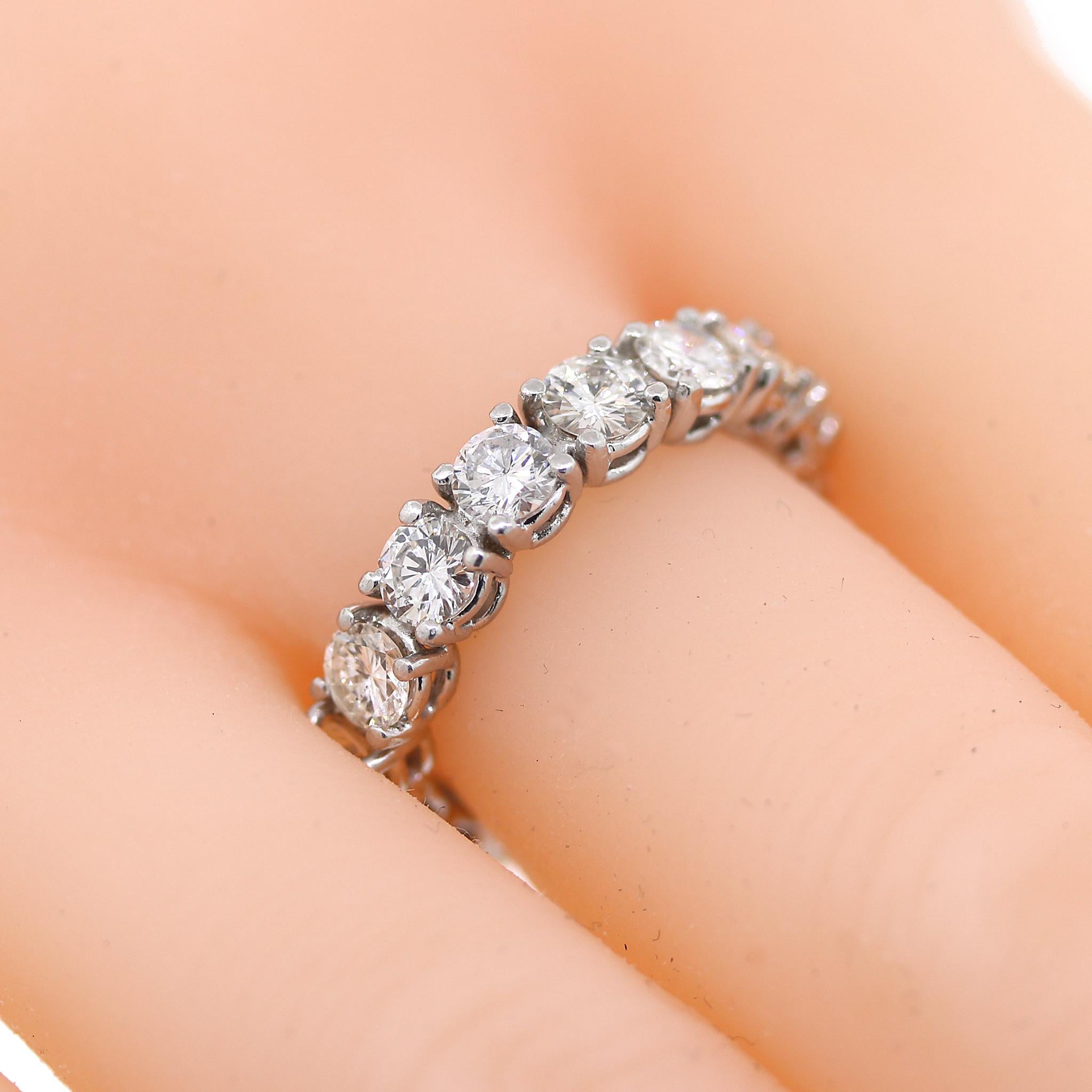Women's 3.50 carat Diamond Eternity Ring For Sale
