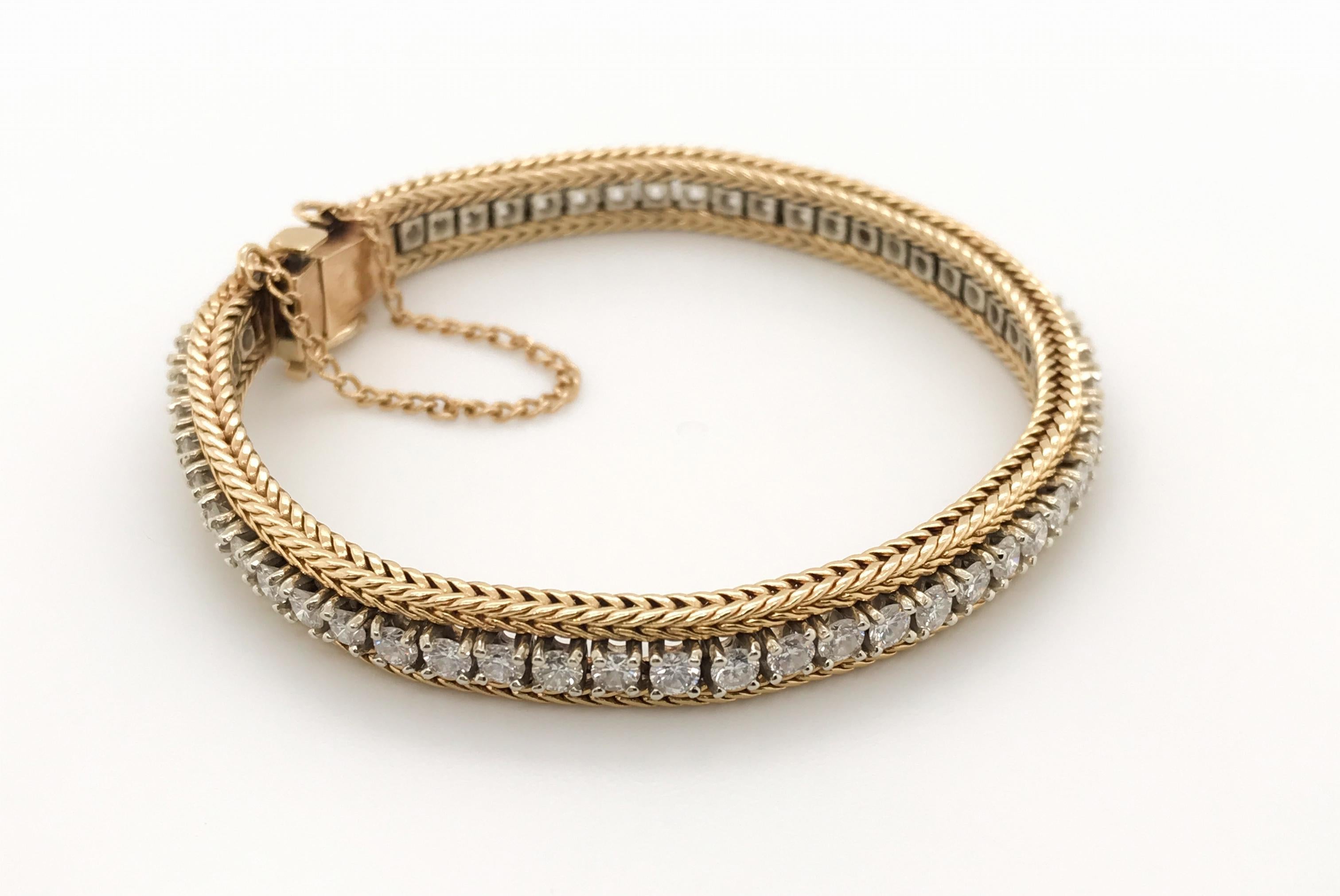 A twist on the popular tennis bracelet with finely crafted rope links either side of a line of diamonds. This is such a classic look and so wearable for everyday. 57 claw set brilliant cut white diamonds mounted in 14k yellow gold, it's flexible and