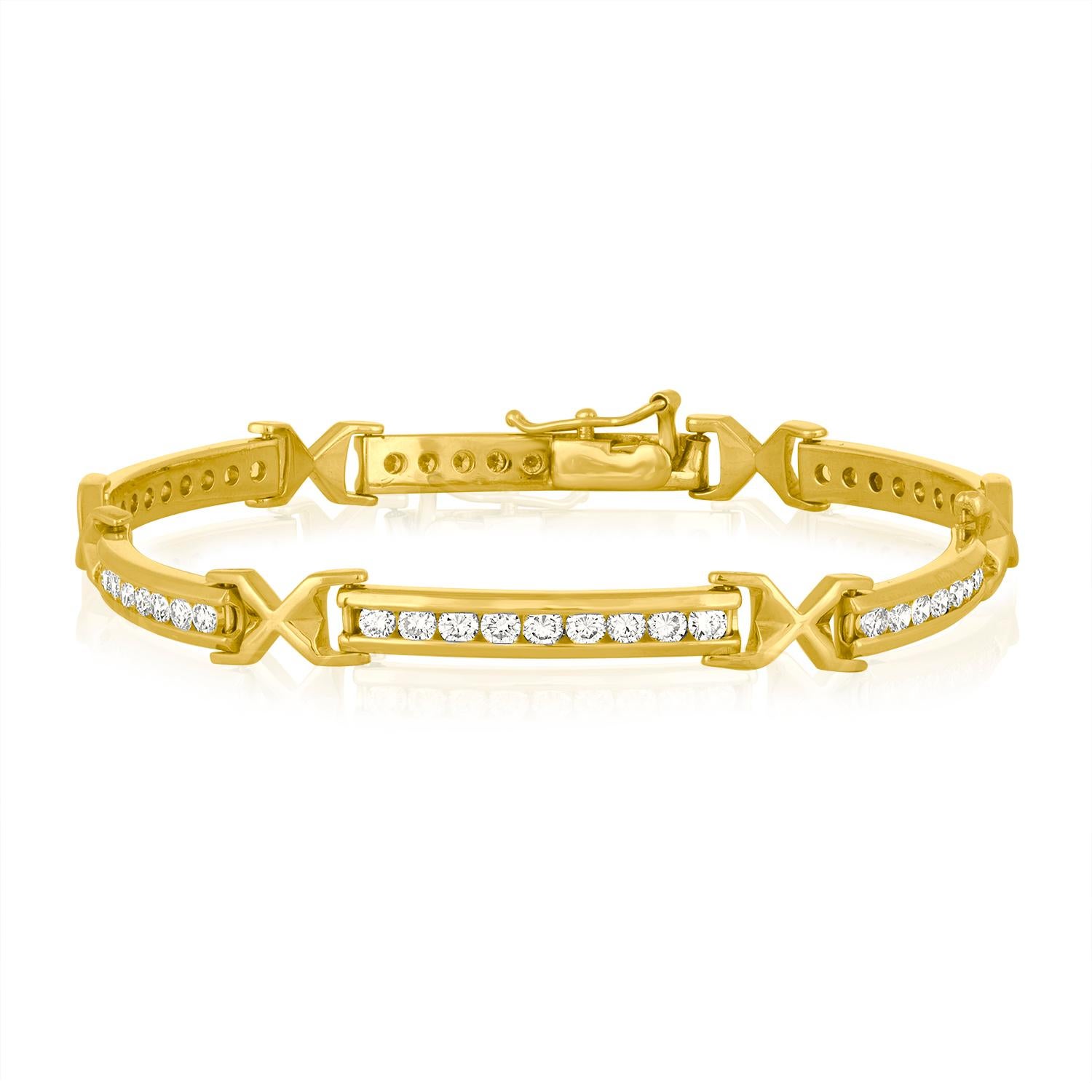 Il bracciale è in oro giallo 14 carati
Ci sono 3,50 carati in diamanti F VS
Ci sono 54 pietre
Ciascuna pietra è di 0,06 carati
Il bracciale pesa 13.7 grammi
Il bracciale è lungo 7,25