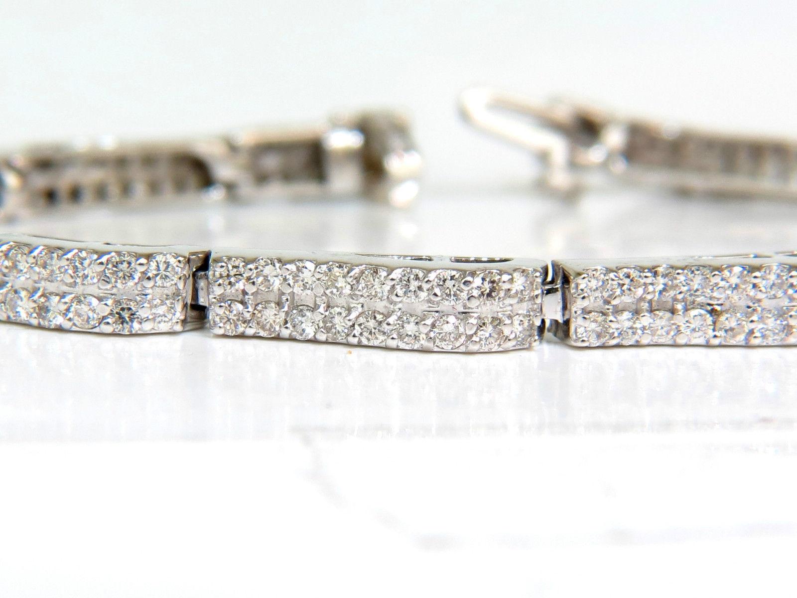 Waved link diamonds tennis bracelet.



3.50ct. diamonds.

Rounds, full cut.

H colors Si-1 clarity.

14kt. white gold

16.1 Grams.

7 Inches long

4.1mm wide

pressure clasp and safety catch.

Appraisal to accompany $9,500