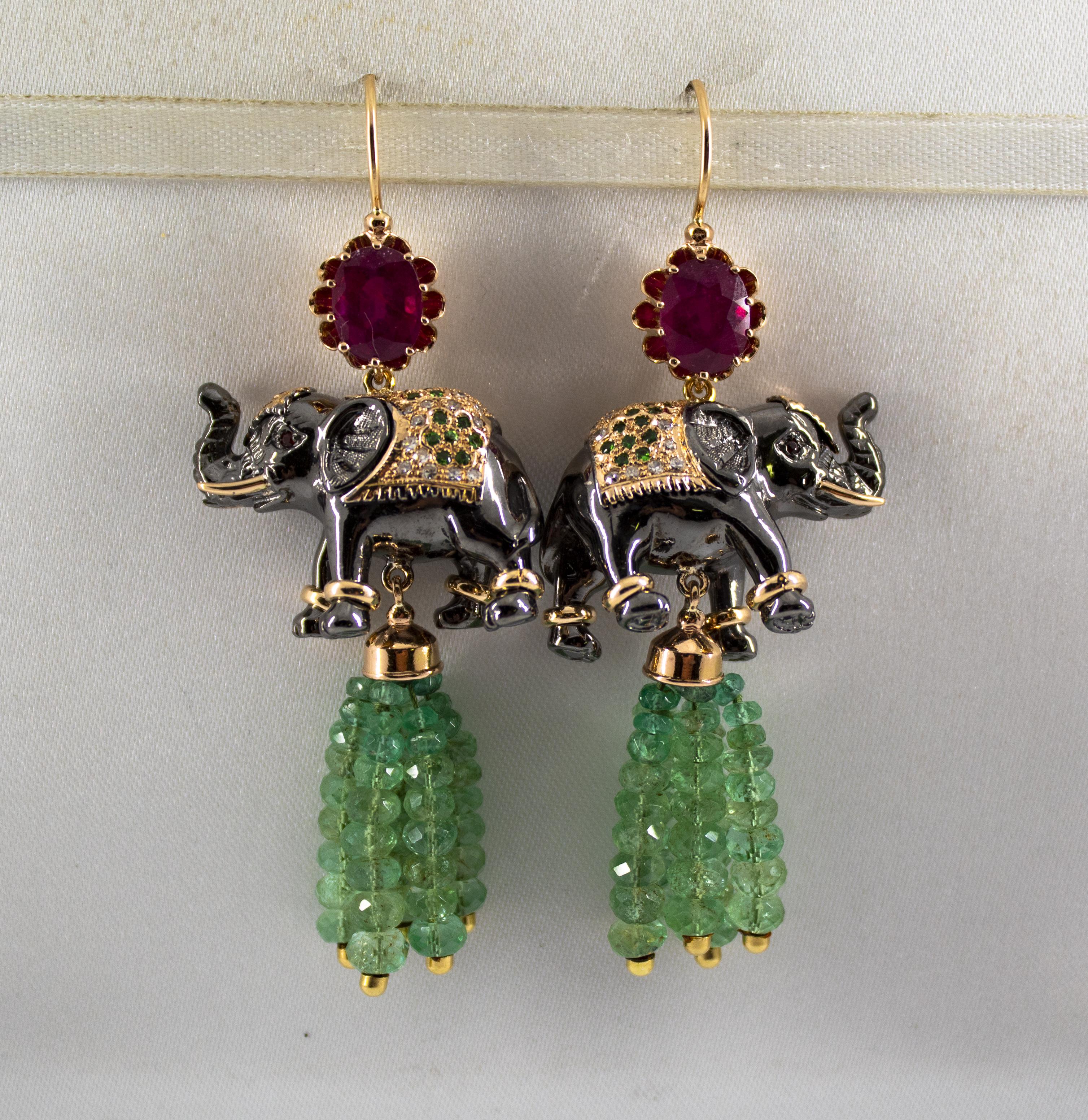 35.0 Carat Emerald 6.20 Carat Ruby Diamond Yellow Gold Elephant Stud Earrings In New Condition In Naples, IT
