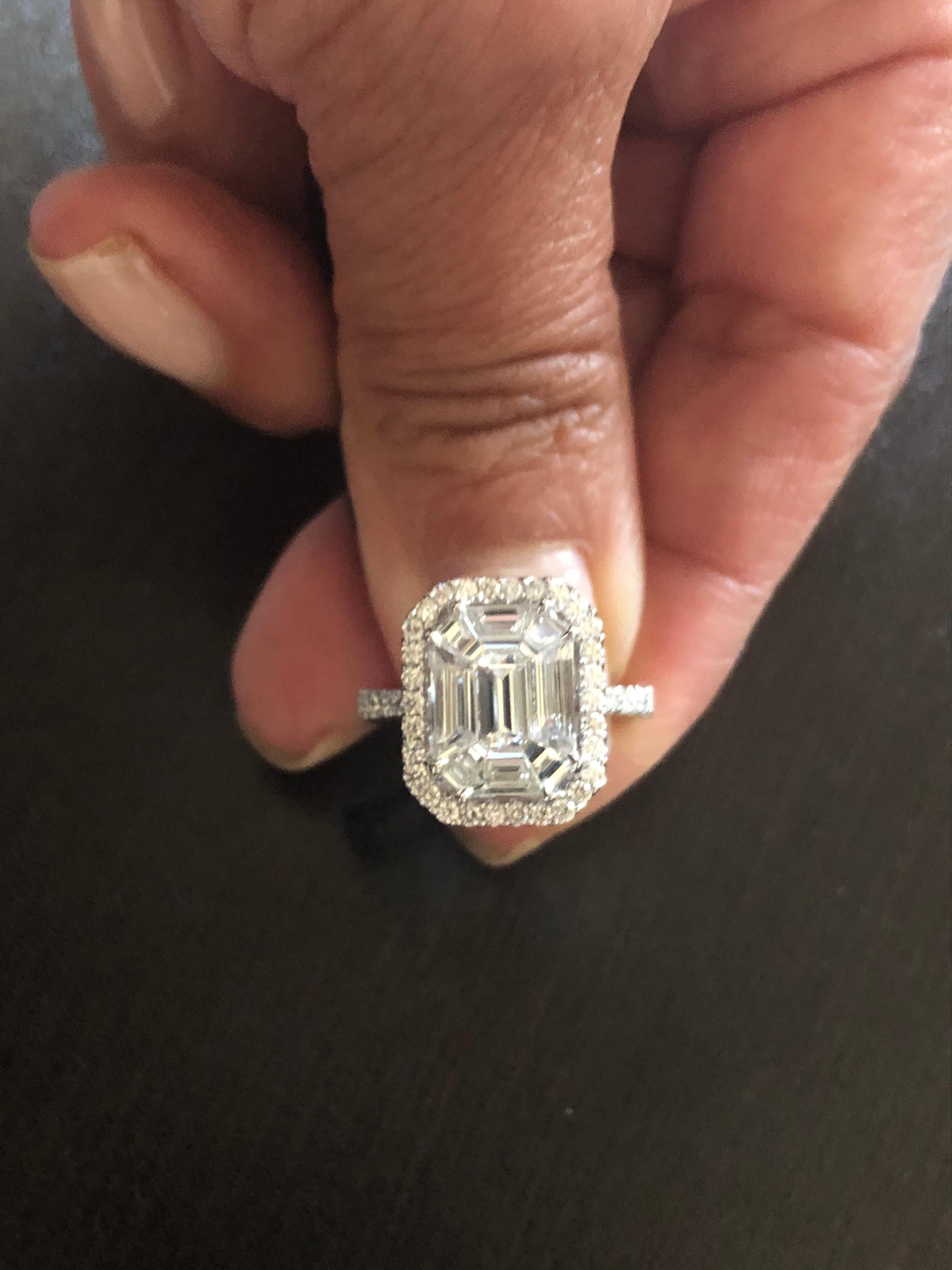 3.50 Karat Smaragdschliff Illusion Diamantring (Moderne)