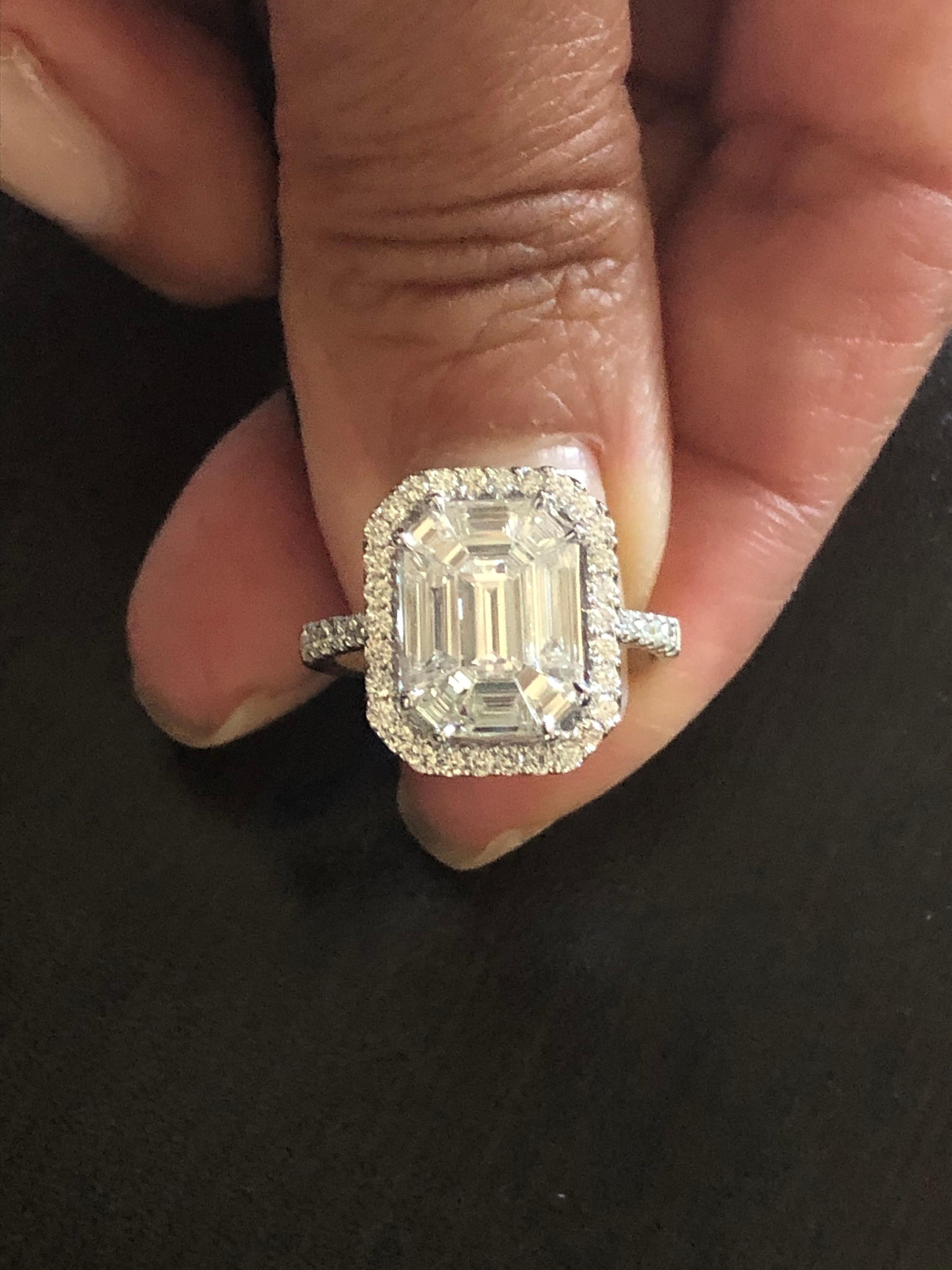 3.50 Karat Smaragdschliff Illusion Diamantring im Zustand „Neu“ in Great Neck, NY