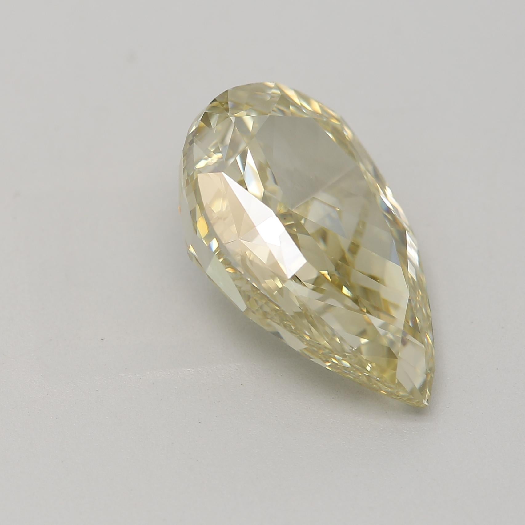 Diamant poire de 3,50 carats de couleur jaune verdâtre certifié GIA Unisexe en vente