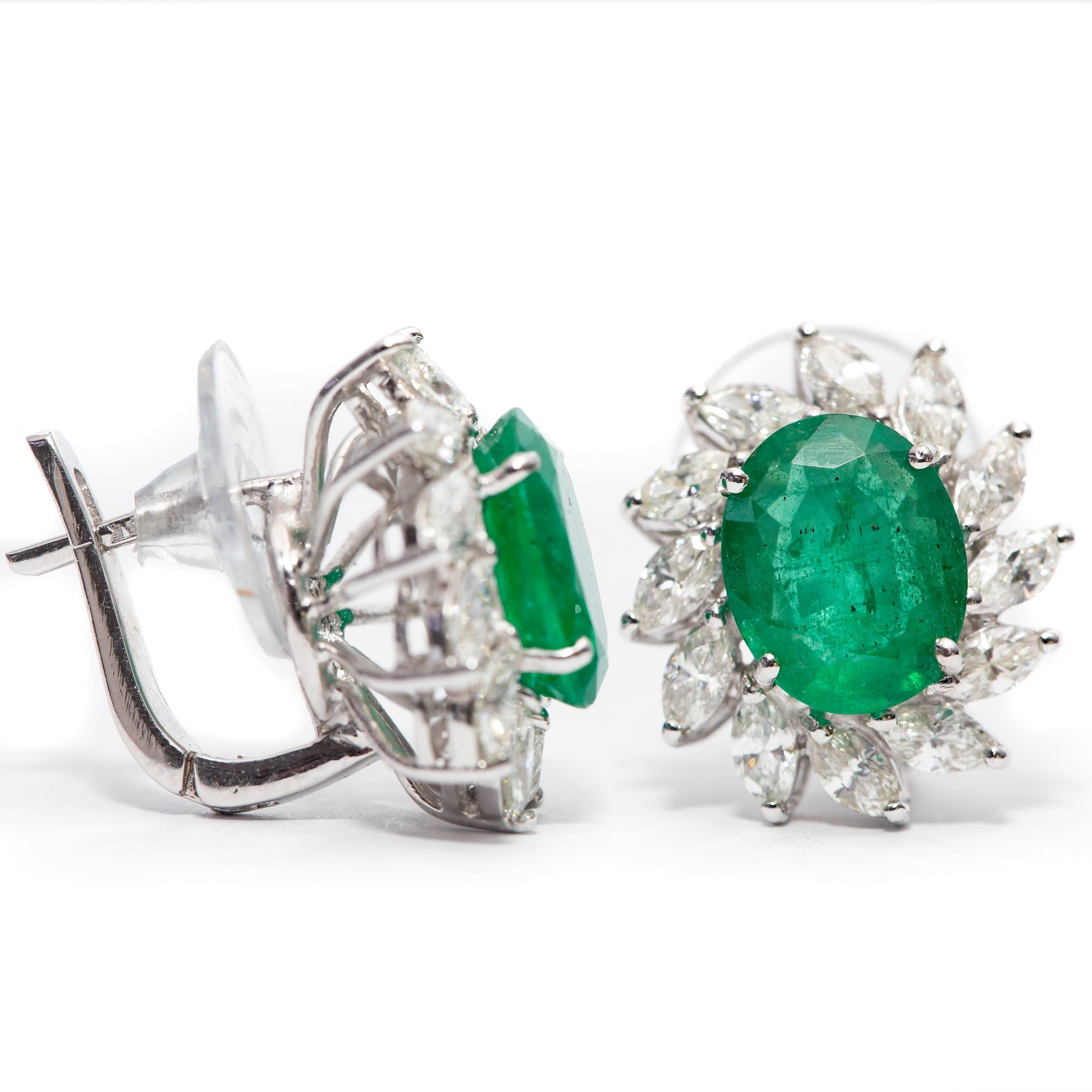 3.50 Carat Green Emerald 1.50 Carat Marquise Shaped 18 KT Gold Diamond Earrings In New Condition In London, GB