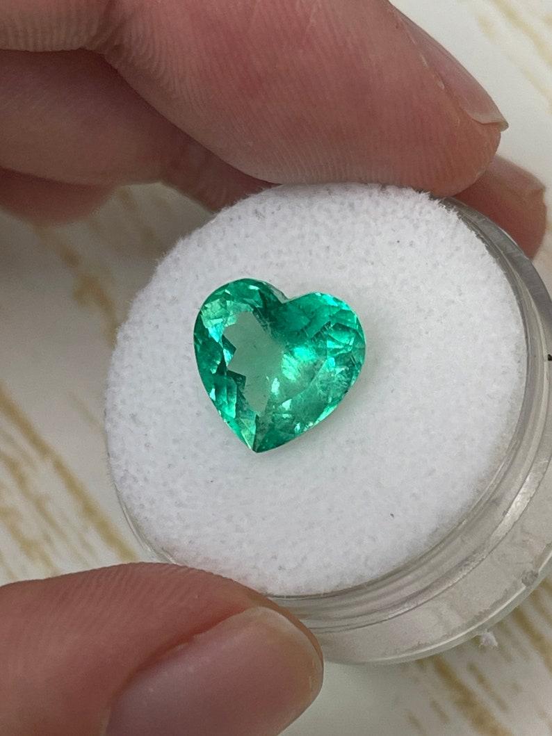 Modern 3.50 Carat Heart-Cut Colombian Emerald  Bubbly Green 10.2x10.5 Loose Gem For Sale