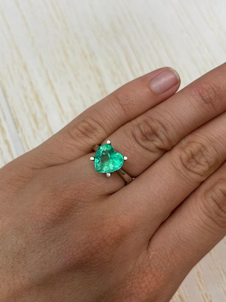 3.50 Carat Heart-Cut Colombian Emerald  Bubbly Green 10.2x10.5 Loose Gem For Sale 2