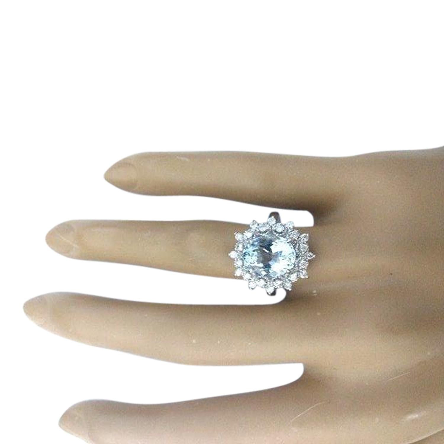 Women's 3.50 Carat Natural Aquamarine 14 Karat Solid White Gold Diamond Ring For Sale