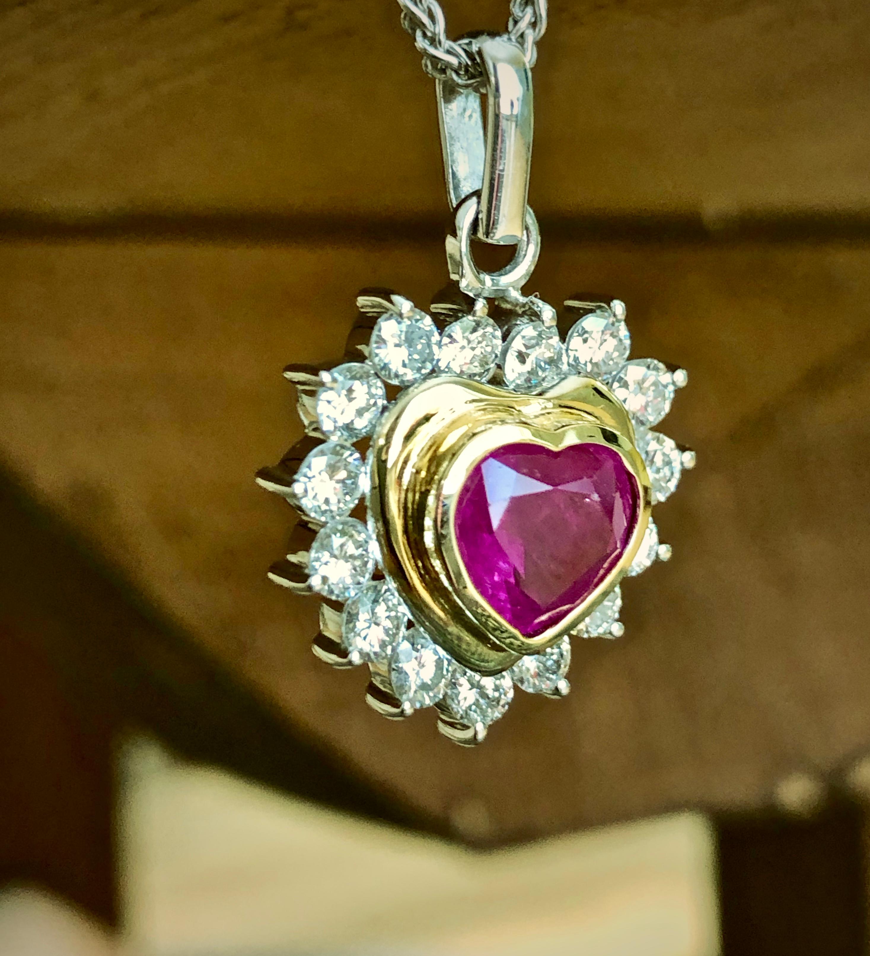 3.50 Carat Natural Burma Ruby Diamonds Heart Pendant 18 Karat For Sale 4