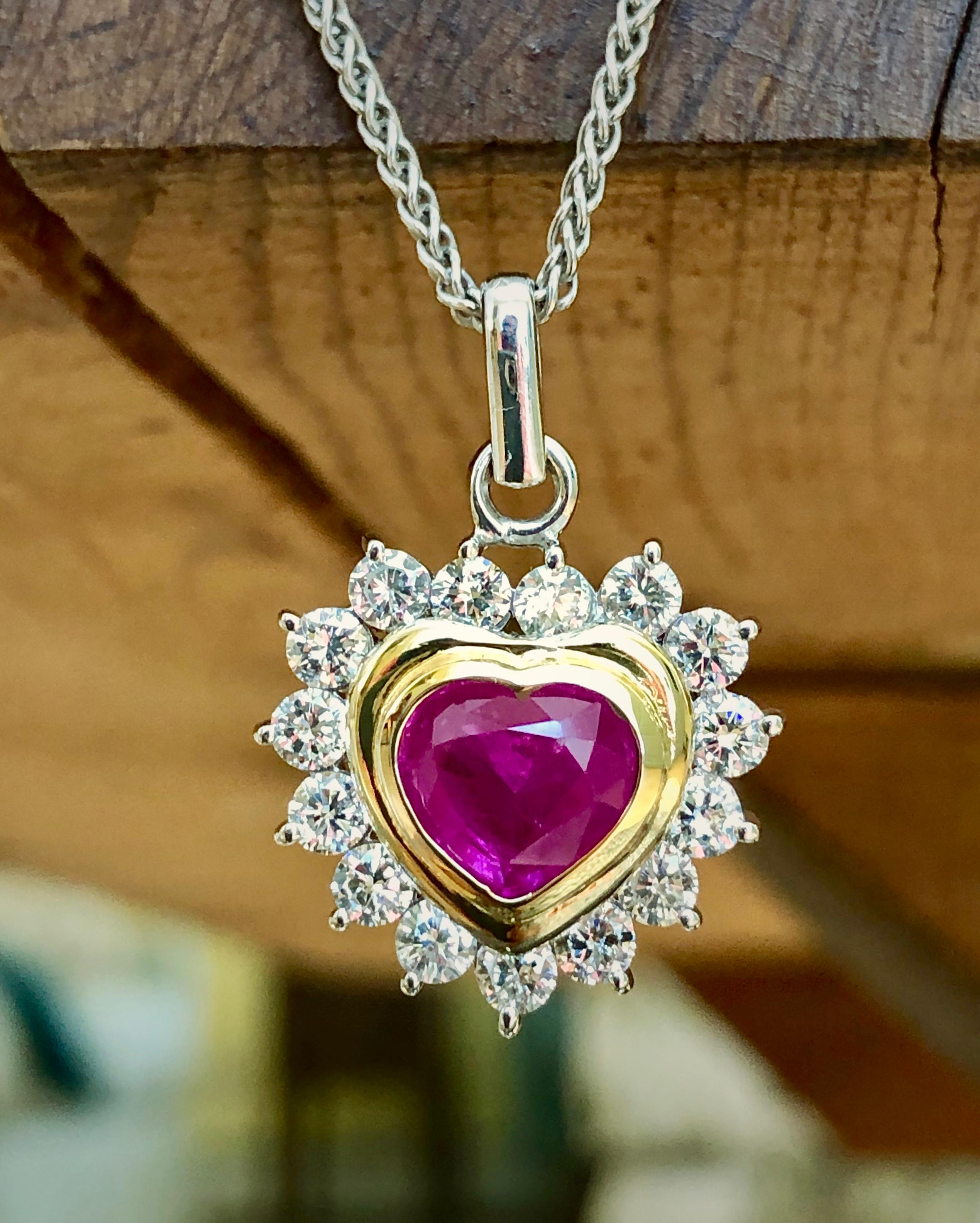 Women's 3.50 Carat Natural Burma Ruby Diamonds Heart Pendant 18 Karat For Sale