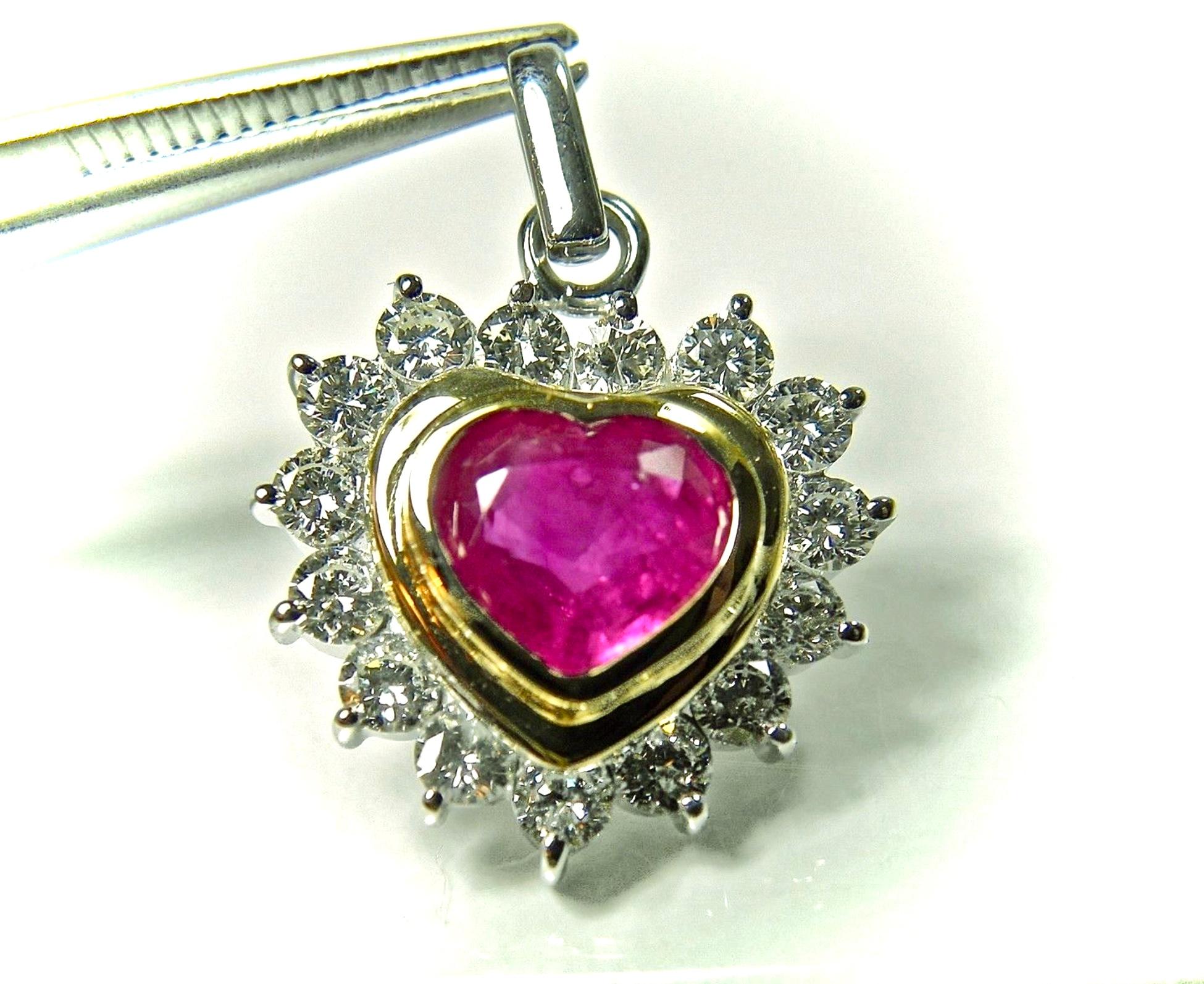 3.50 Carat Natural Burma Ruby Diamonds Heart Pendant 18 Karat For Sale 5
