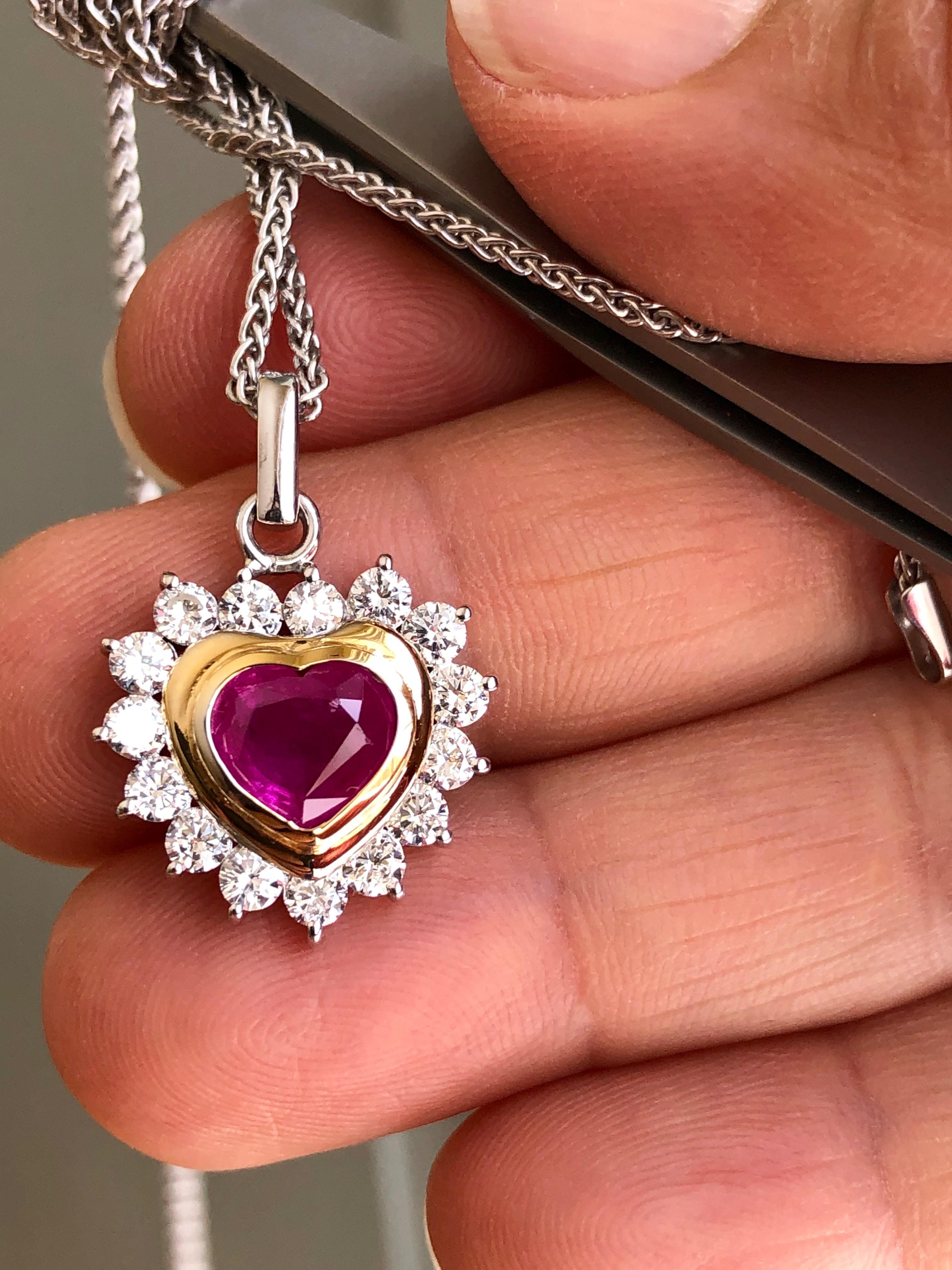 Romantique Pendentif coeur en diamants rubis de Birmanie de 3,50 carats 18 carats en vente