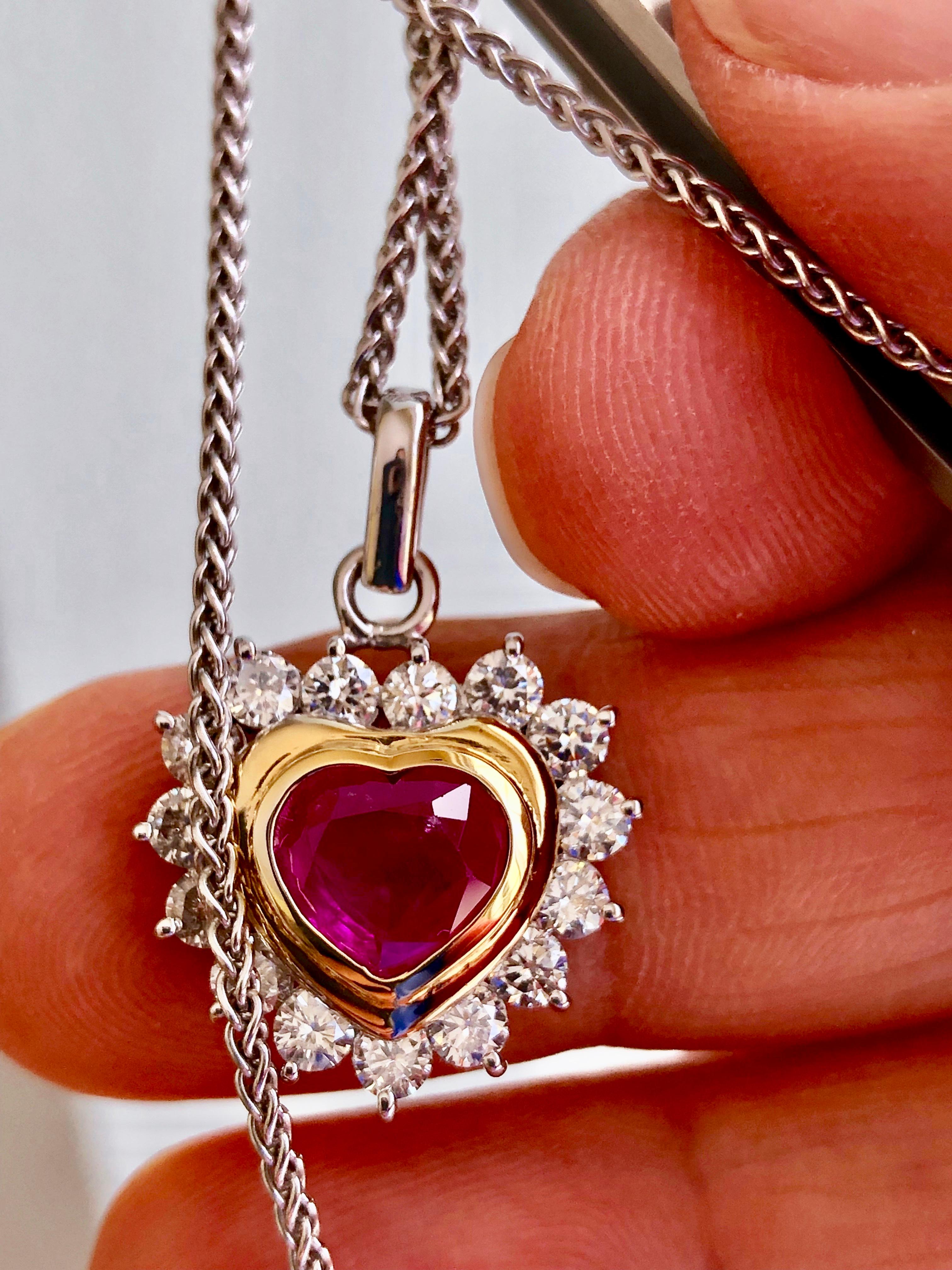 3.50 Carat Natural Burma Ruby Diamonds Heart Pendant 18 Karat For Sale 1