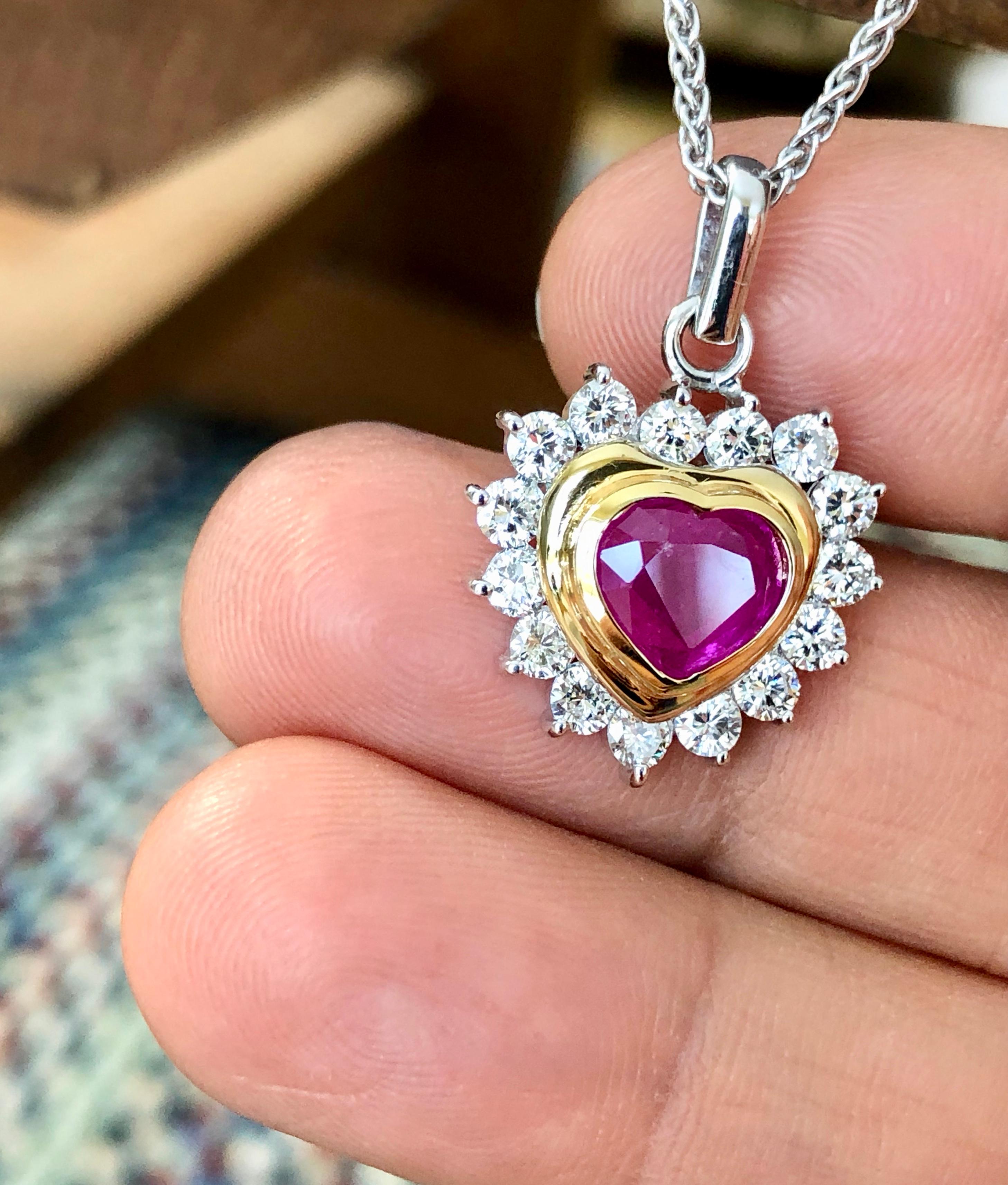 3.50 Carat Natural Burma Ruby Diamonds Heart Pendant 18 Karat For Sale 3