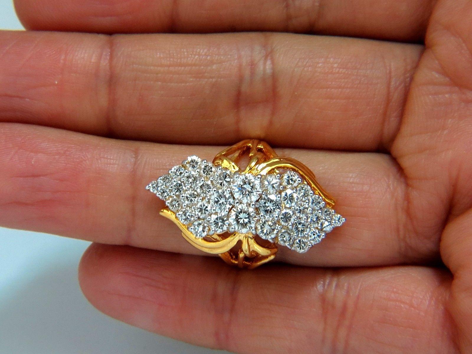 Rounds Cluster cocktail Prime.

3.50cts Natural diamonds Ring.

Full cut Brilliants

G-color, Vs-1 Vs-2  clarity.

14kt. yellow gold

8.8 grams.

current ring size: 8.25

May be resized, please inquire. 

Deck of ring: 1.4 x .50 inch

Depth: .40