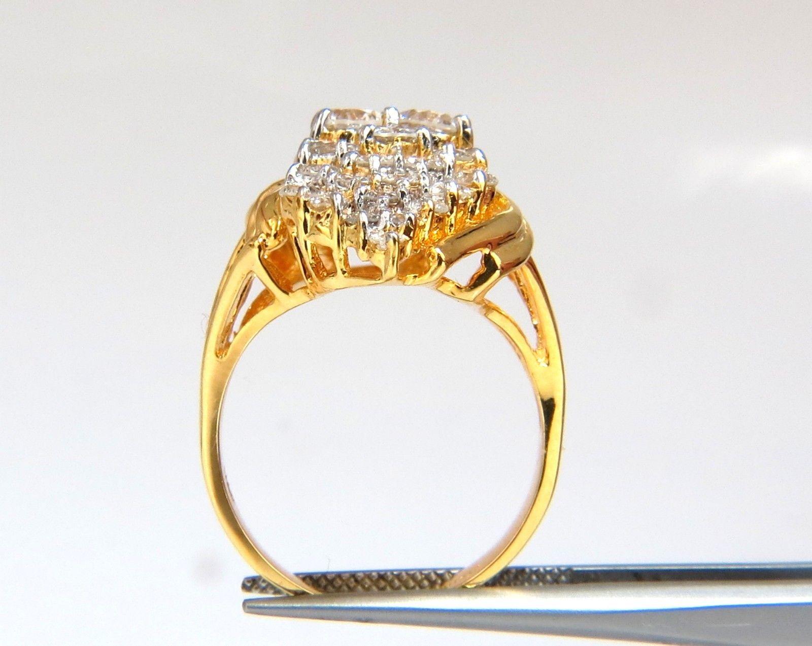 Bague à grappe de cocktail en or 14 carats avec diamants naturels ronds de 3,50 carats en vente 1