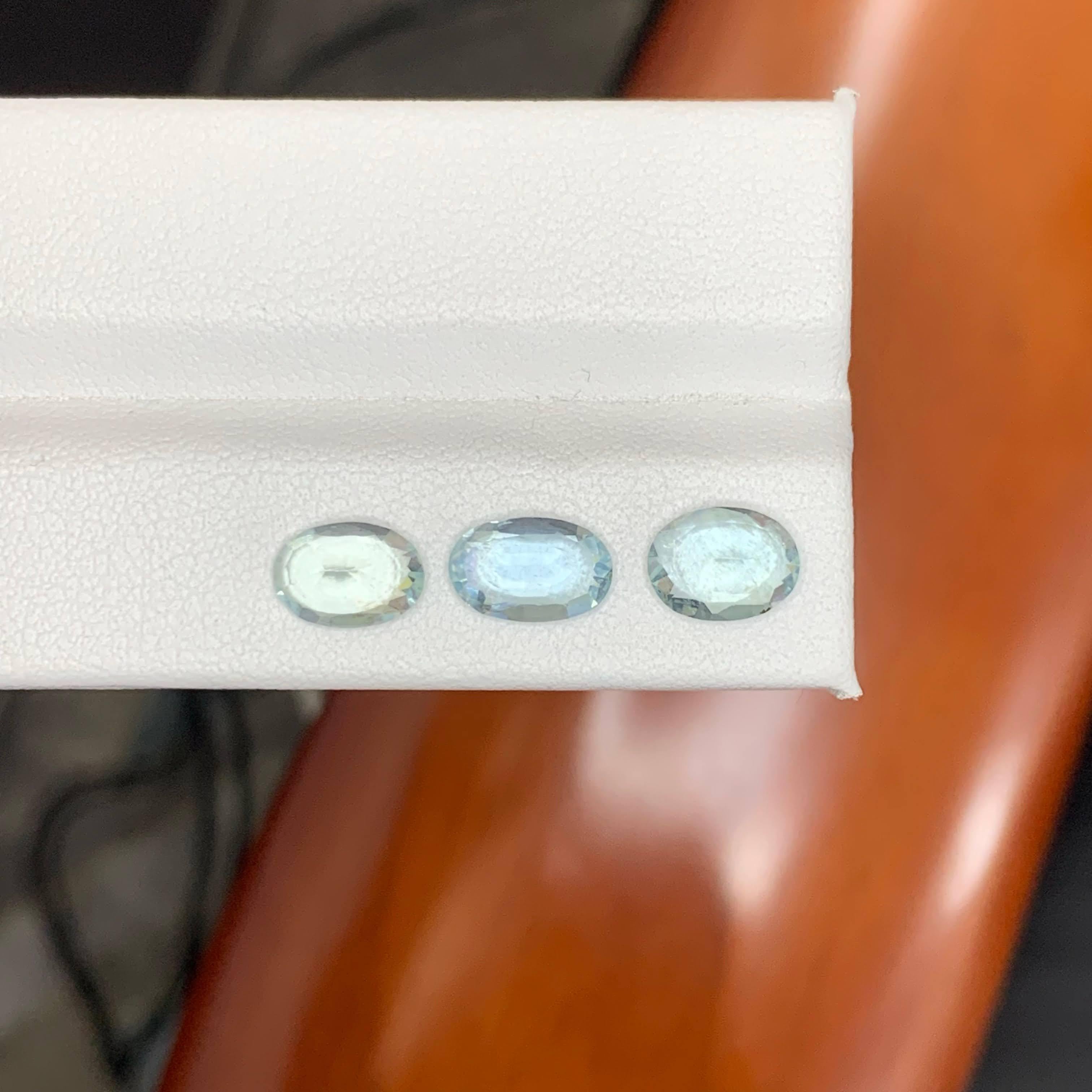 3.50 Carat Natural Loose 3 Piece Light Blue Aquamarine Set Oval Cut Gemstone Moderno en venta