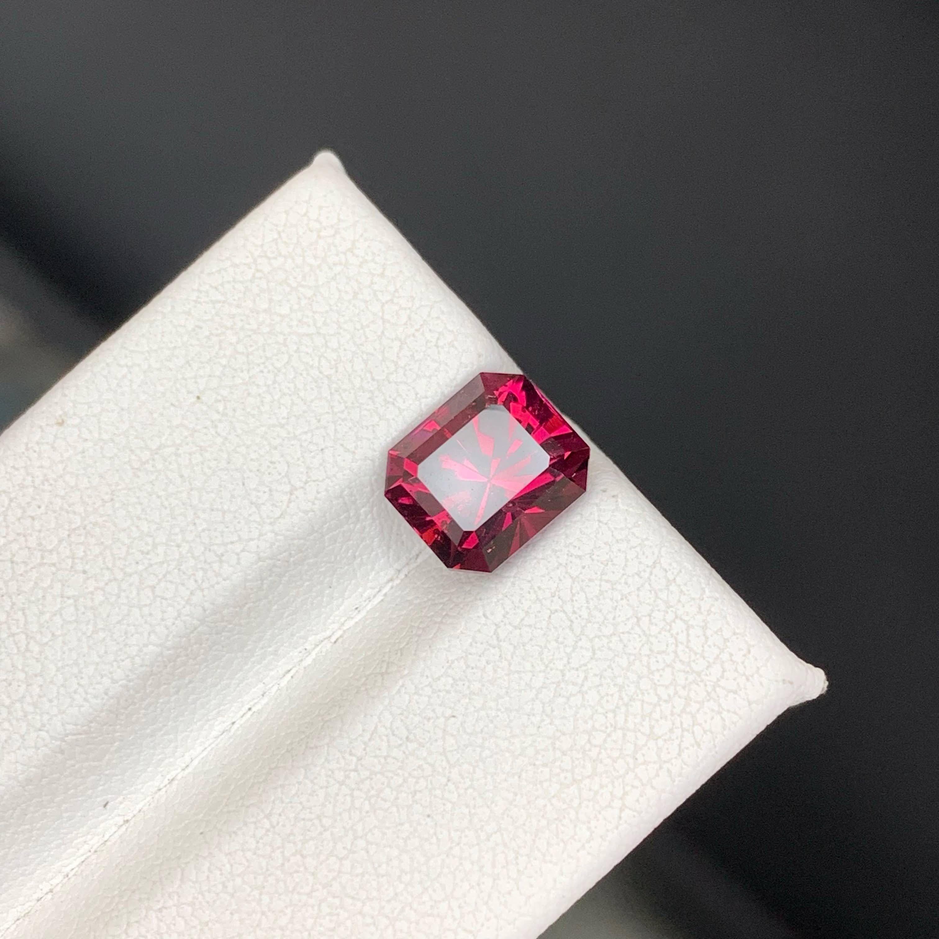 3,50 Karat natürlicher loser hellroter Granat Stein Smaragdschliff tansanischer Edelstein (Moderne) im Angebot