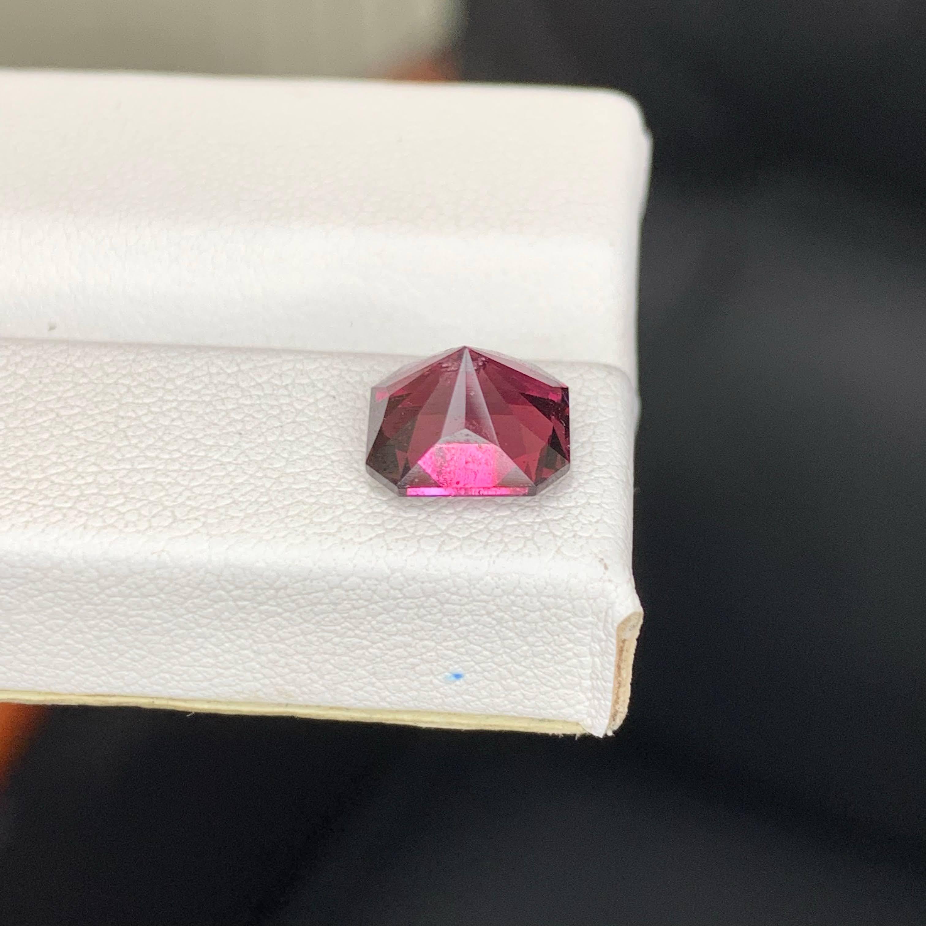 3,50 Karat natürlicher loser hellroter Granat Stein Smaragdschliff tansanischer Edelstein im Zustand „Neu“ im Angebot in Bangkok, TH