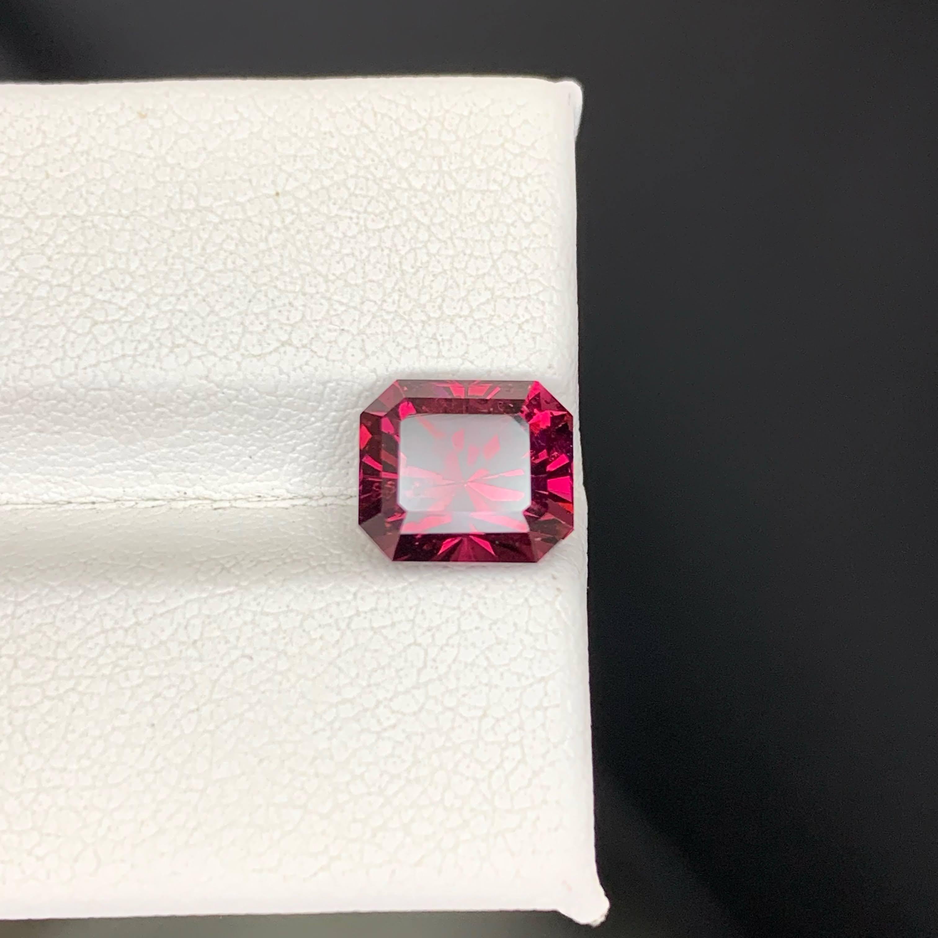 3,50 Karat natürlicher loser hellroter Granat Stein Smaragdschliff tansanischer Edelstein für Damen oder Herren im Angebot