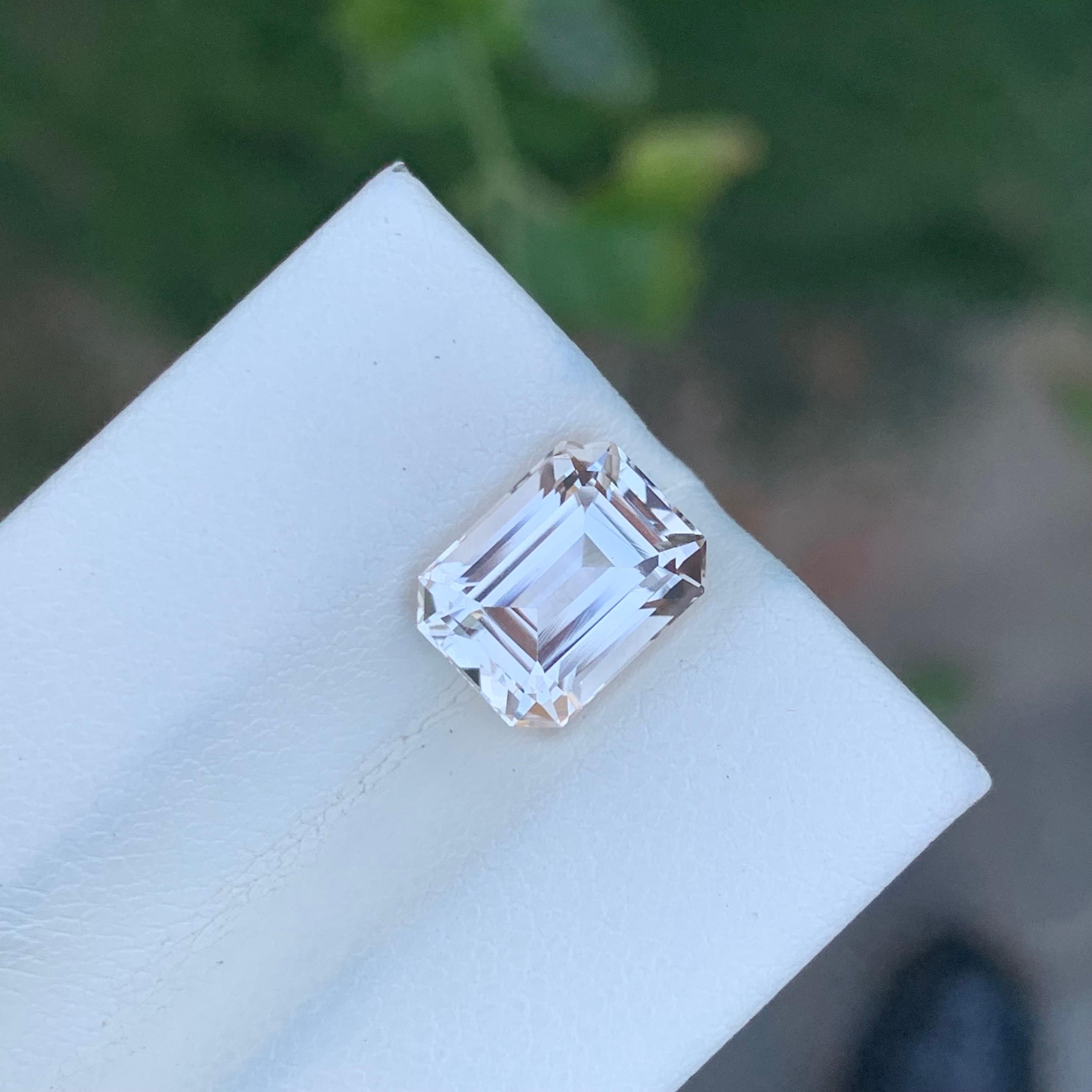 Women's or Men's 3.50 Carat Natural Loose Golden Topaz From Skardu, Pakistan For Sale