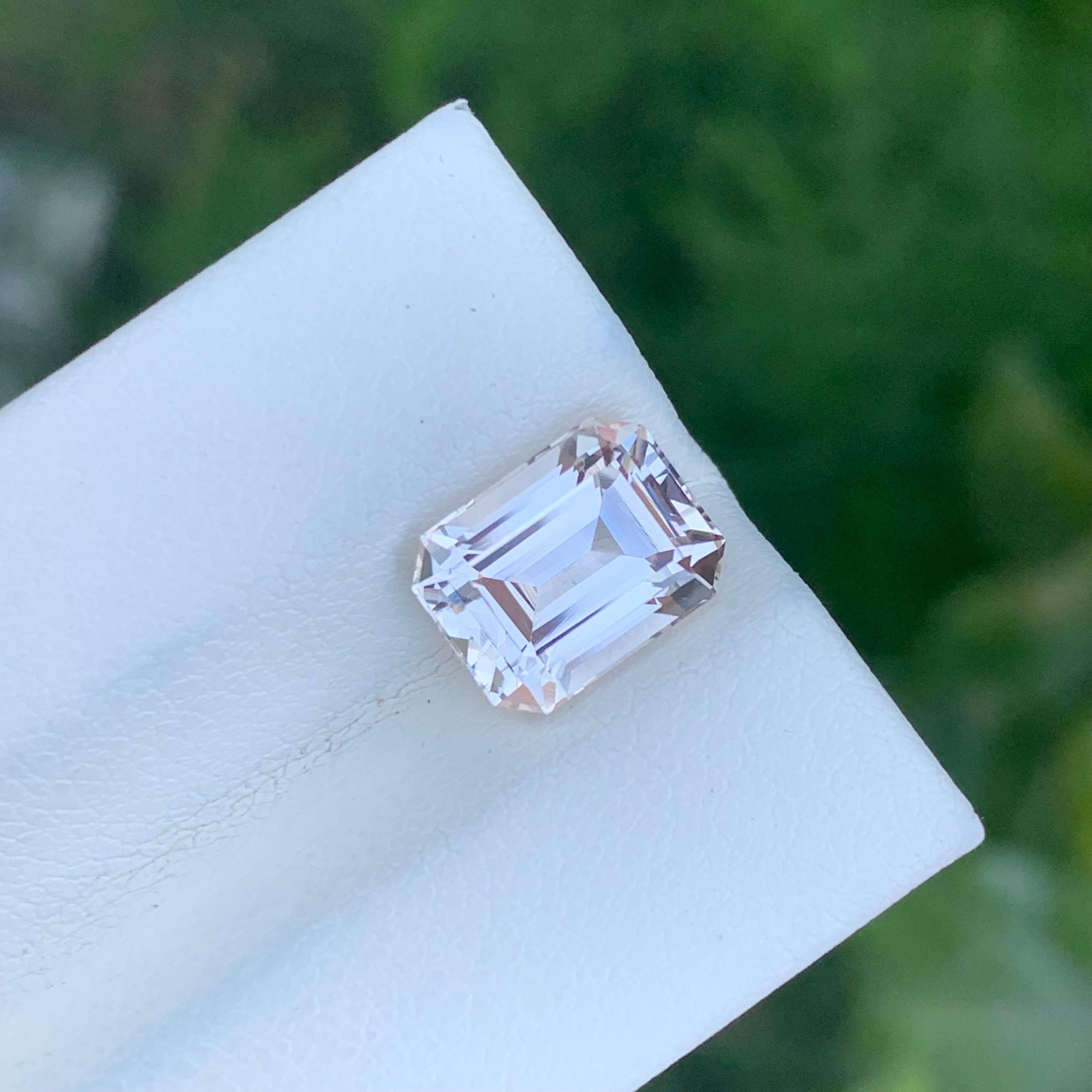 3.50 Carat Natural Loose Golden Topaz From Skardu, Pakistan For Sale 3