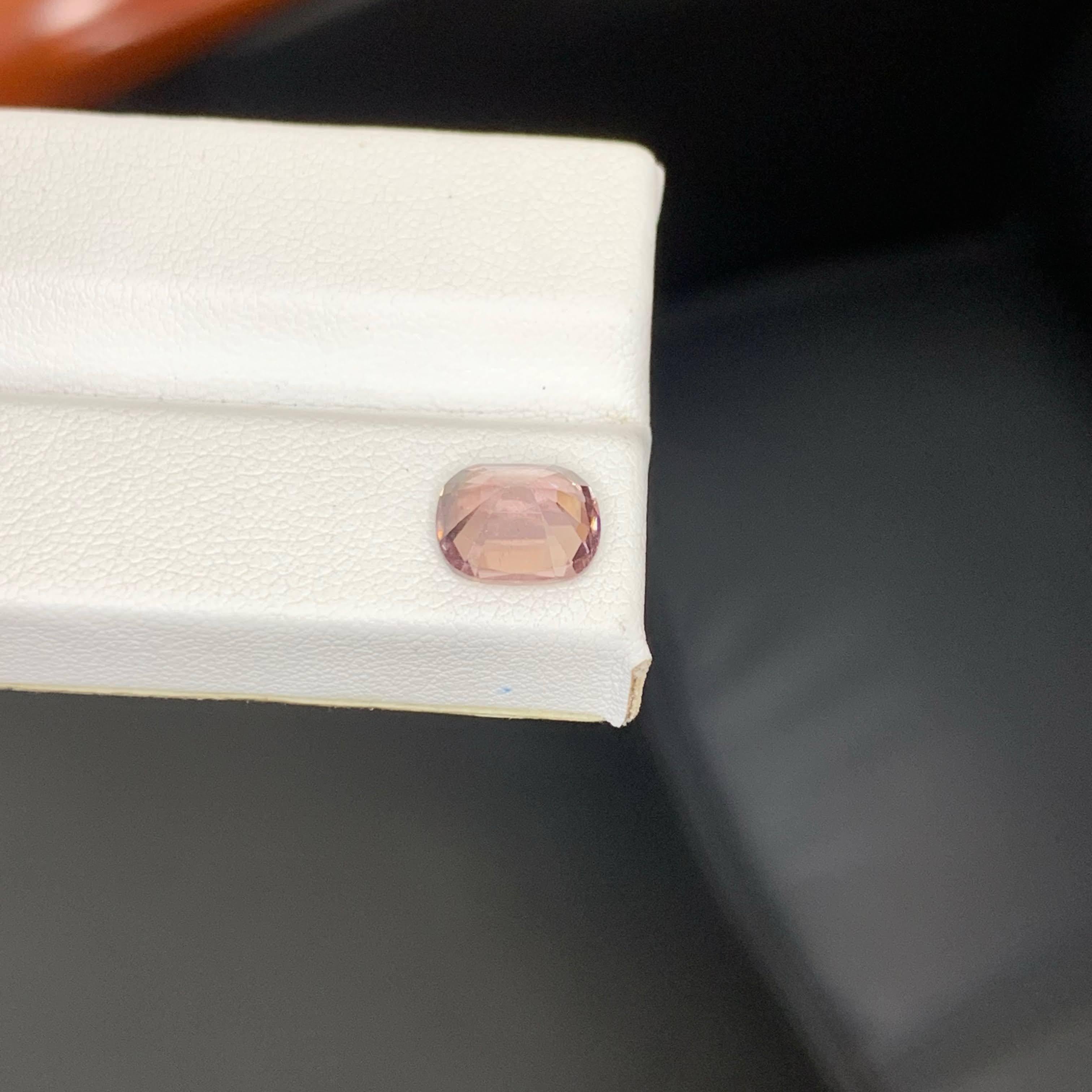 3,50 Karat natürlicher loser rosafarbener Pfirsich Spinell mit Kissenschliff burmesischer Edelstein im Zustand „Neu“ im Angebot in Bangkok, TH