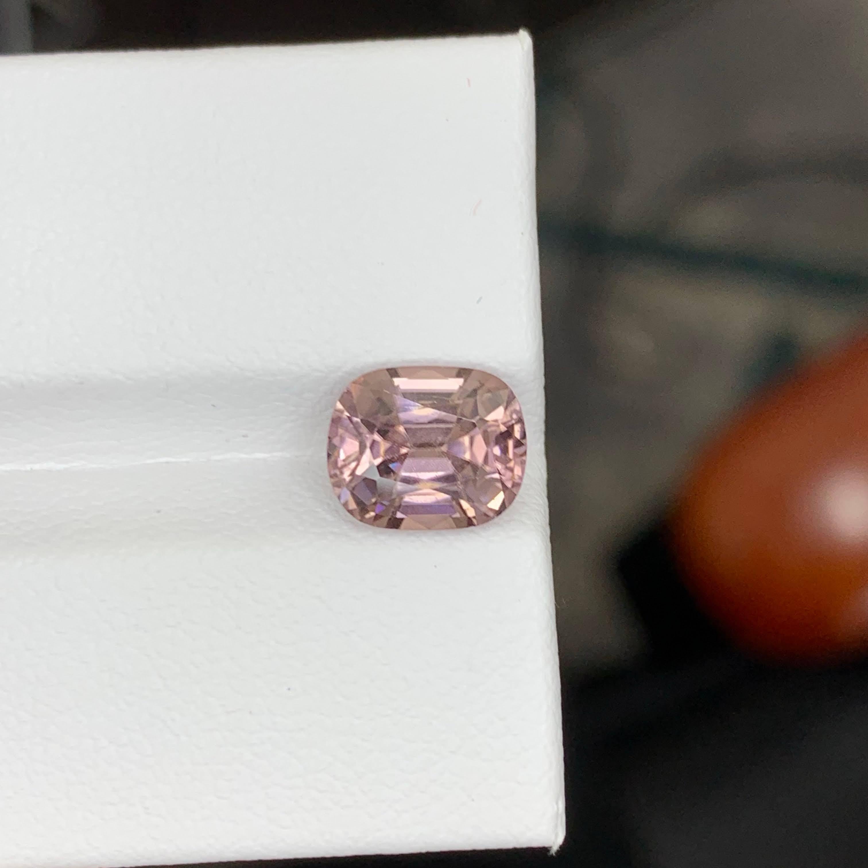 3,50 Karat natürlicher loser rosafarbener Pfirsich Spinell mit Kissenschliff burmesischer Edelstein im Angebot 1