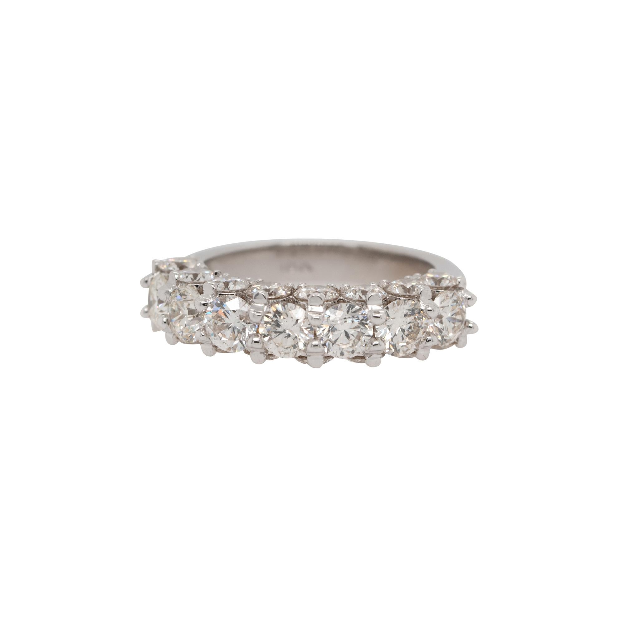 3,50 Karat natürlicher runder Diamant Dreireihiger Ring 18 Karat auf Lager im Zustand „Hervorragend“ im Angebot in Boca Raton, FL