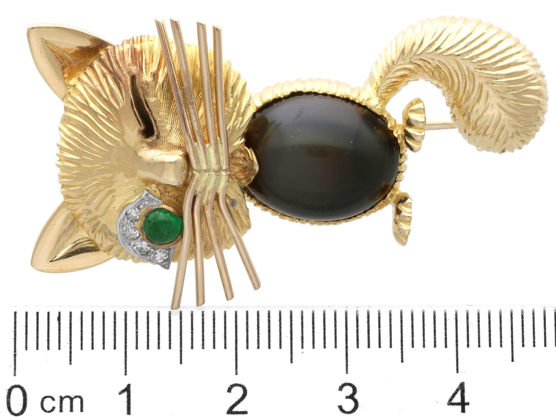 3.50 Carat Onyx, 0.13 Carat Emerald and Diamond, 18k Yellow Gold Cat Brooch 1958 For Sale 6