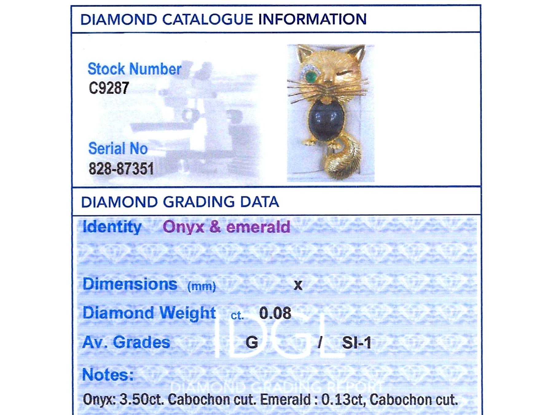 3.50 Carat Onyx, 0.13 Carat Emerald and Diamond, 18k Yellow Gold Cat Brooch 1958 For Sale 7