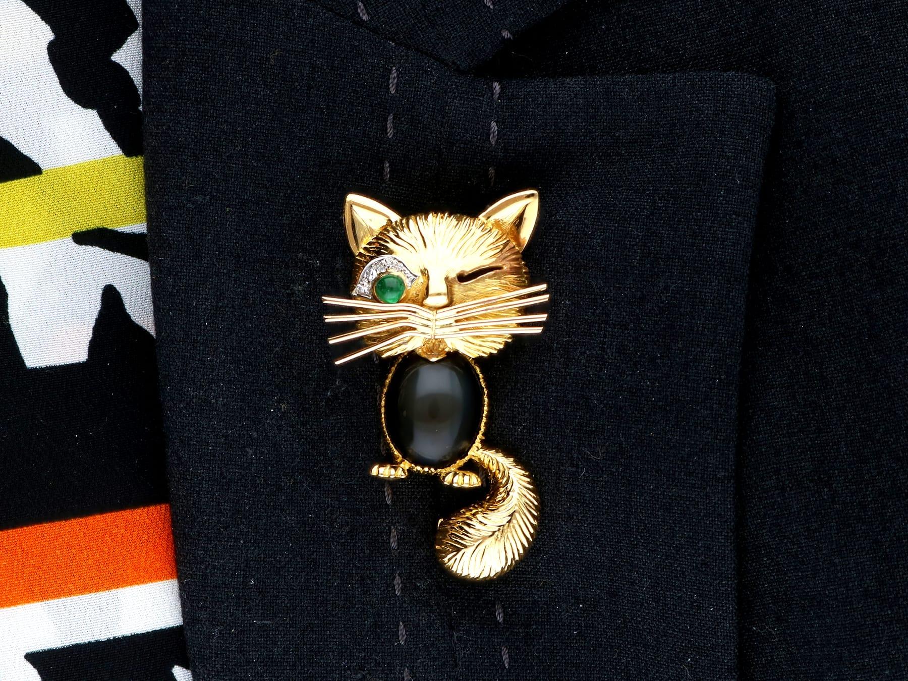 3.50 Carat Onyx, 0.13 Carat Emerald and Diamond, 18k Yellow Gold Cat Brooch 1958 For Sale 8