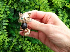 Sannit and Stein Onyx Emerald and Diamond 18k Yellow Gold Cat Brooch 1958