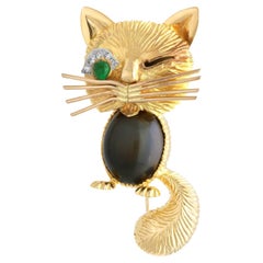 3.50 Carat Onyx, 0.13 Carat Emerald and Diamond, 18k Yellow Gold Cat Brooch 1958