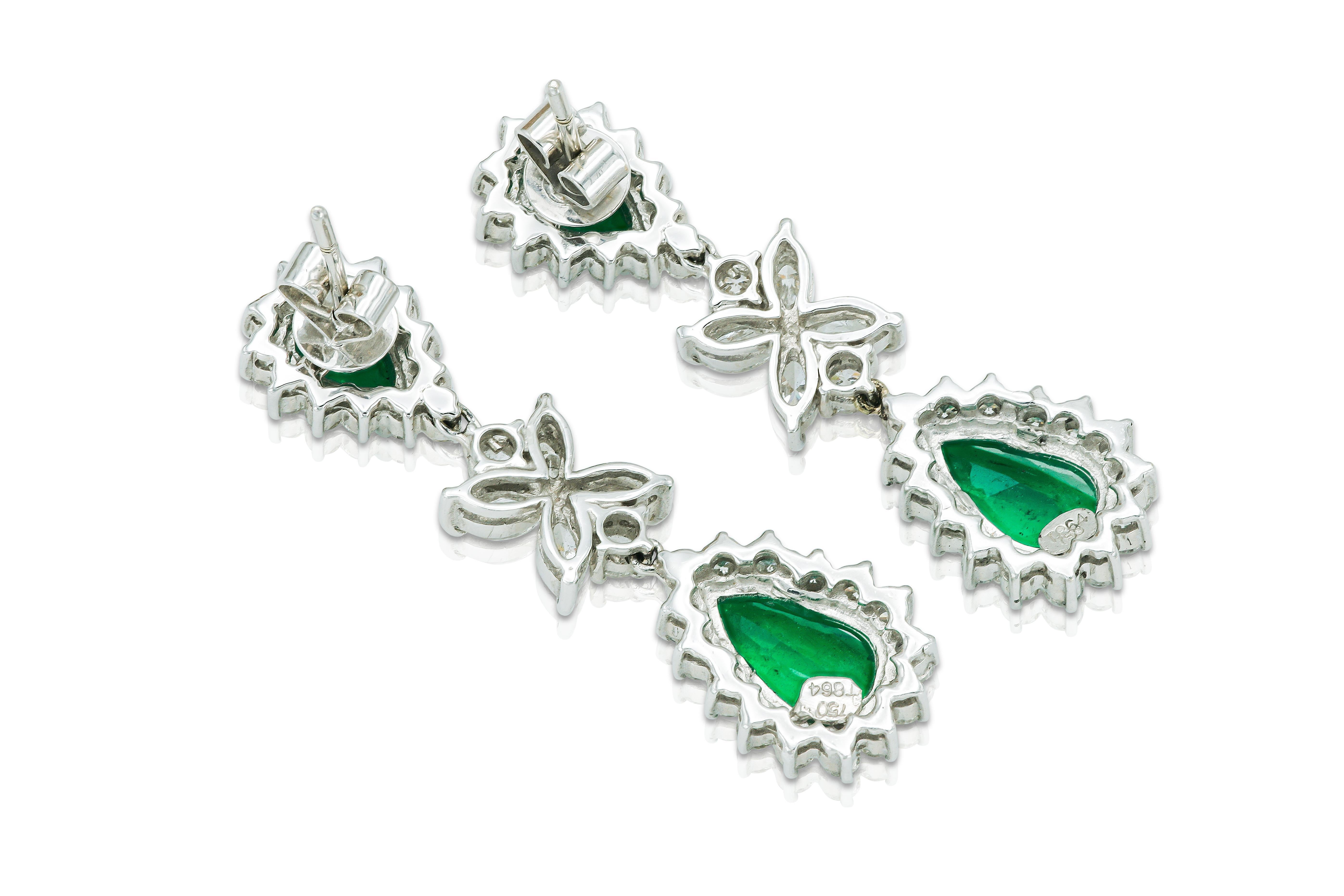 3.50 Carat Pear-Shaped Emeralds & Diamonds Dangle Earrings Bon état - En vente à New York, NY