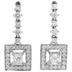 Boucles d'oreilles pendantes en or blanc 18 carats à diamants princesses et ronds de 3,50 carats