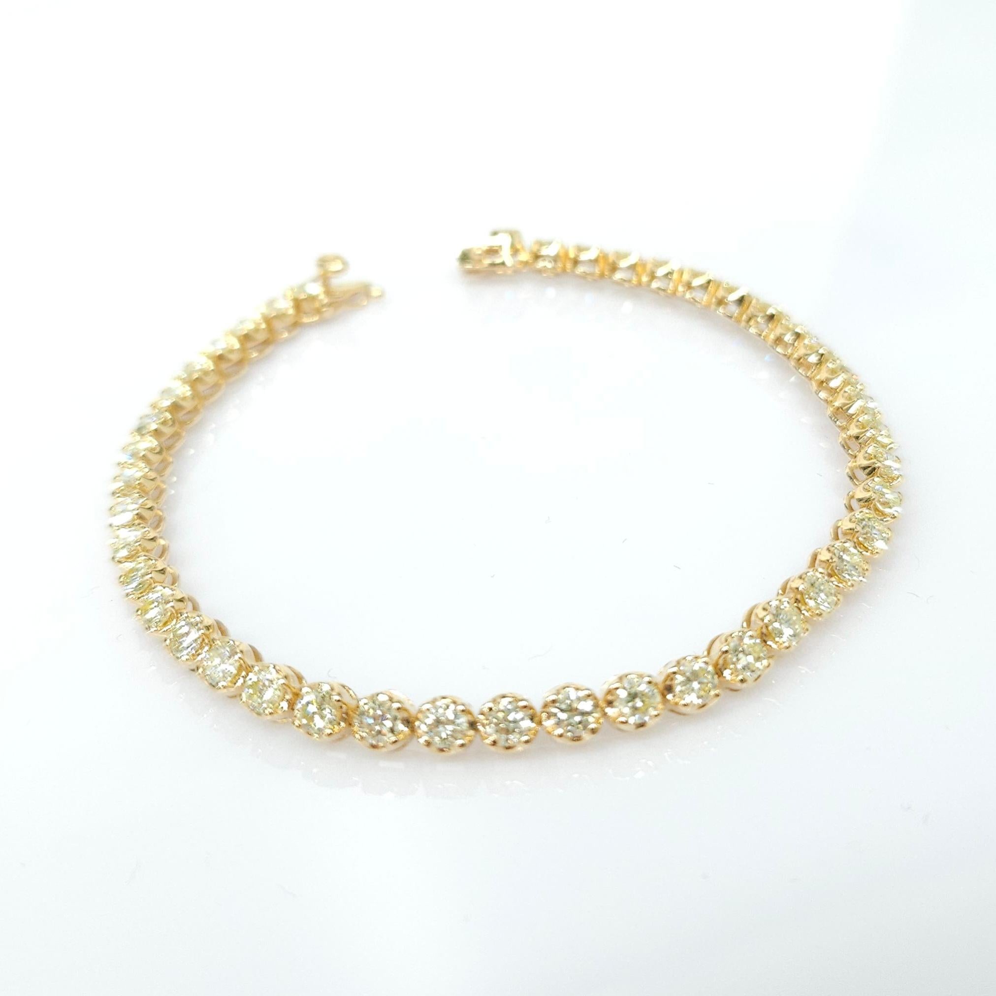 Modern 3.50 Carat Round Diamond Tennis Bracelet in 18K Yellow Gold For Sale
