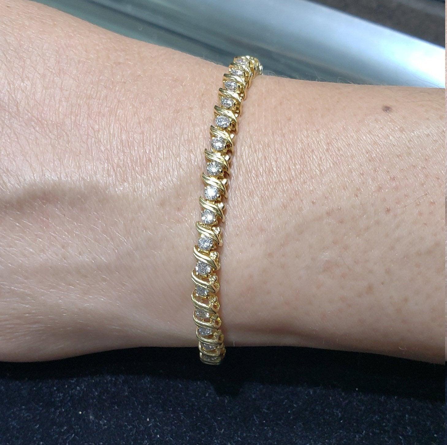 ♥ Tennis Bracelet Description ♥

Pierre principale : Diamant
Approx. Poids total en carats : 3.50cttw
Couleur du diamant : G
Diamant  Clarté : SI1
Type de métal : Or jaune 14K
Taille de la pierre : Rond
Métal Poids : 13 grammes
Longueur du bracelet