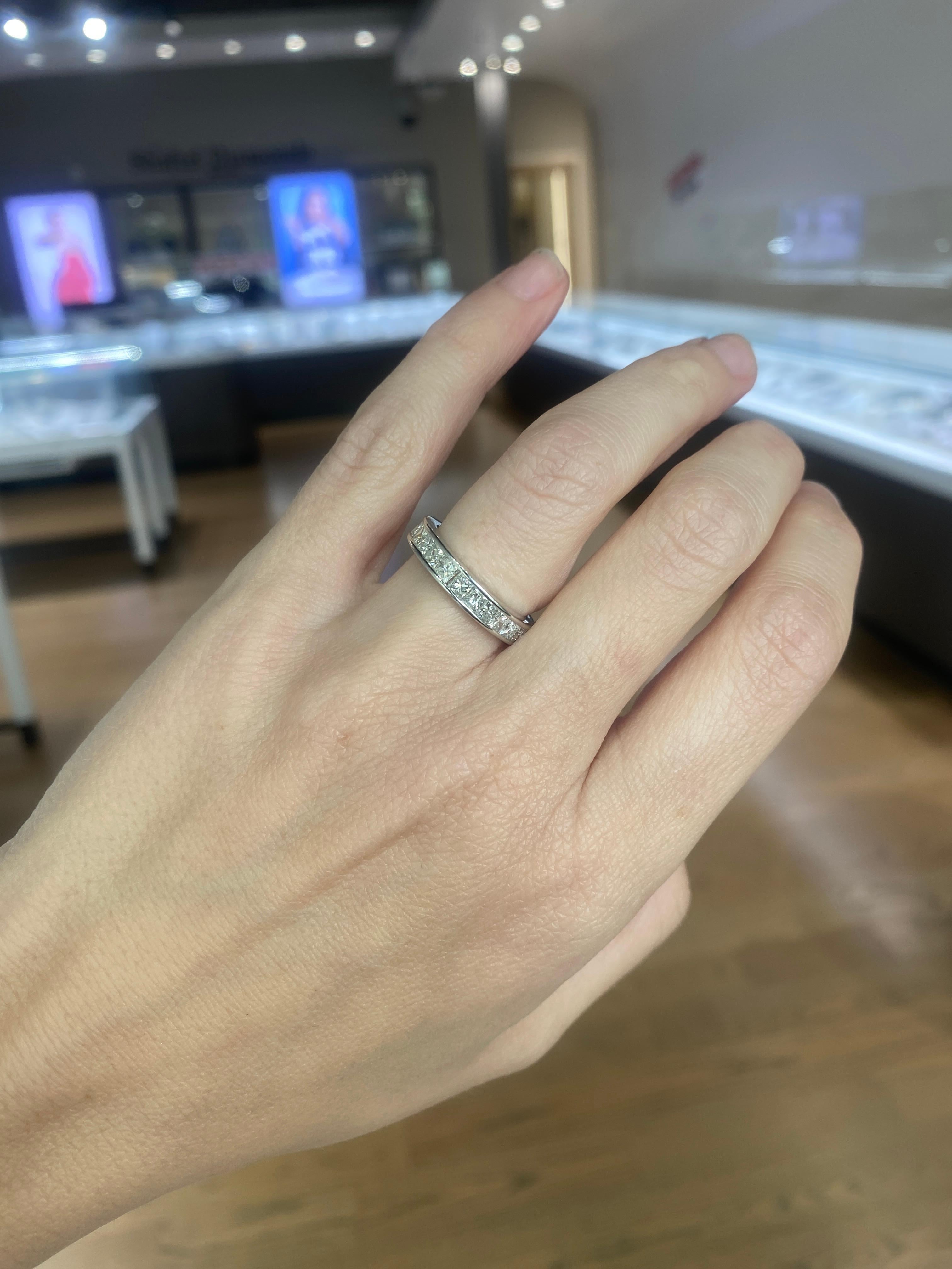 3.50 Carat Total Weight Princess Cut Diamond Eternity Band en venta 6