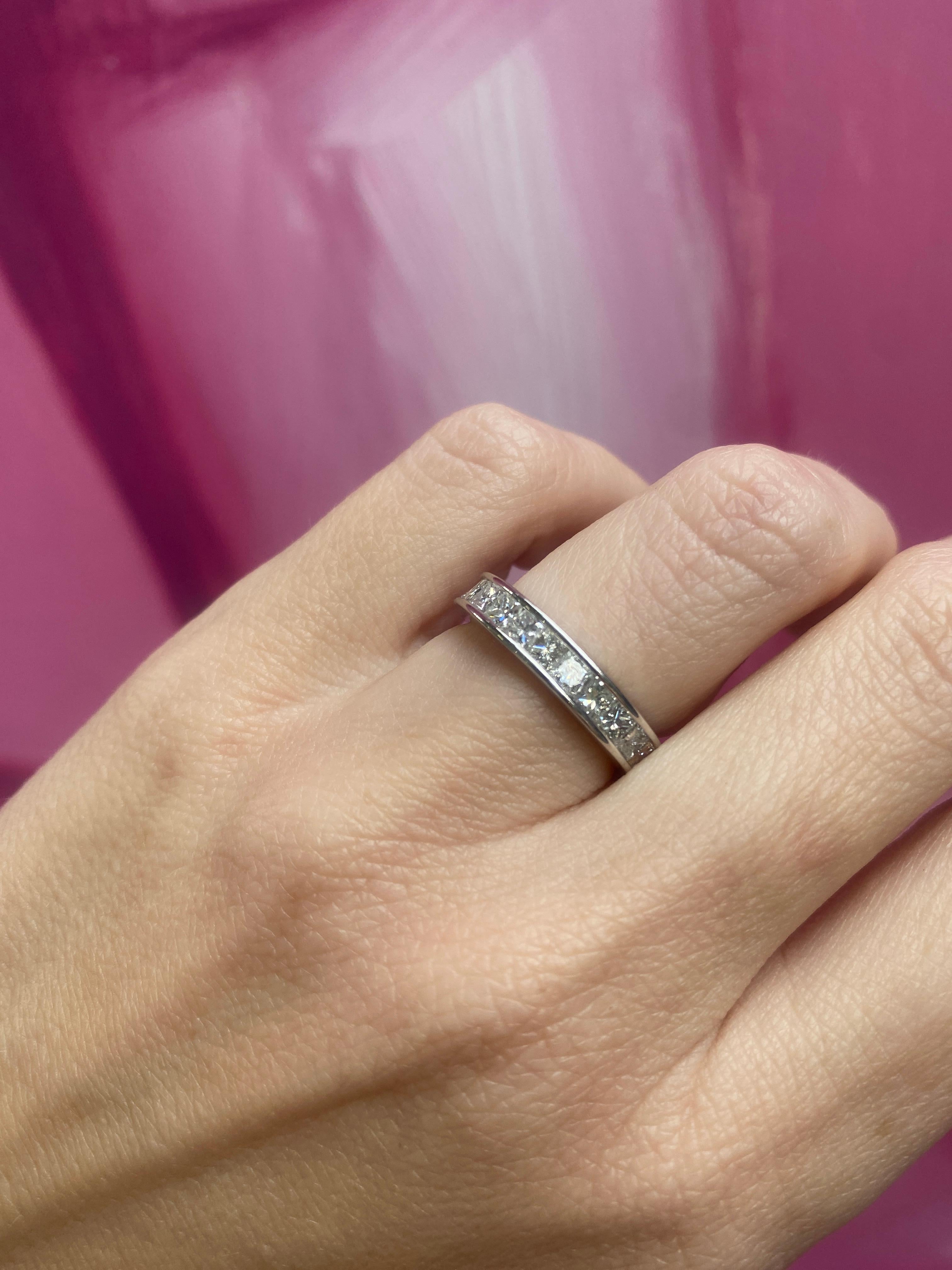 3.50 Carat Total Weight Princess Cut Diamond Eternity Band en venta 7
